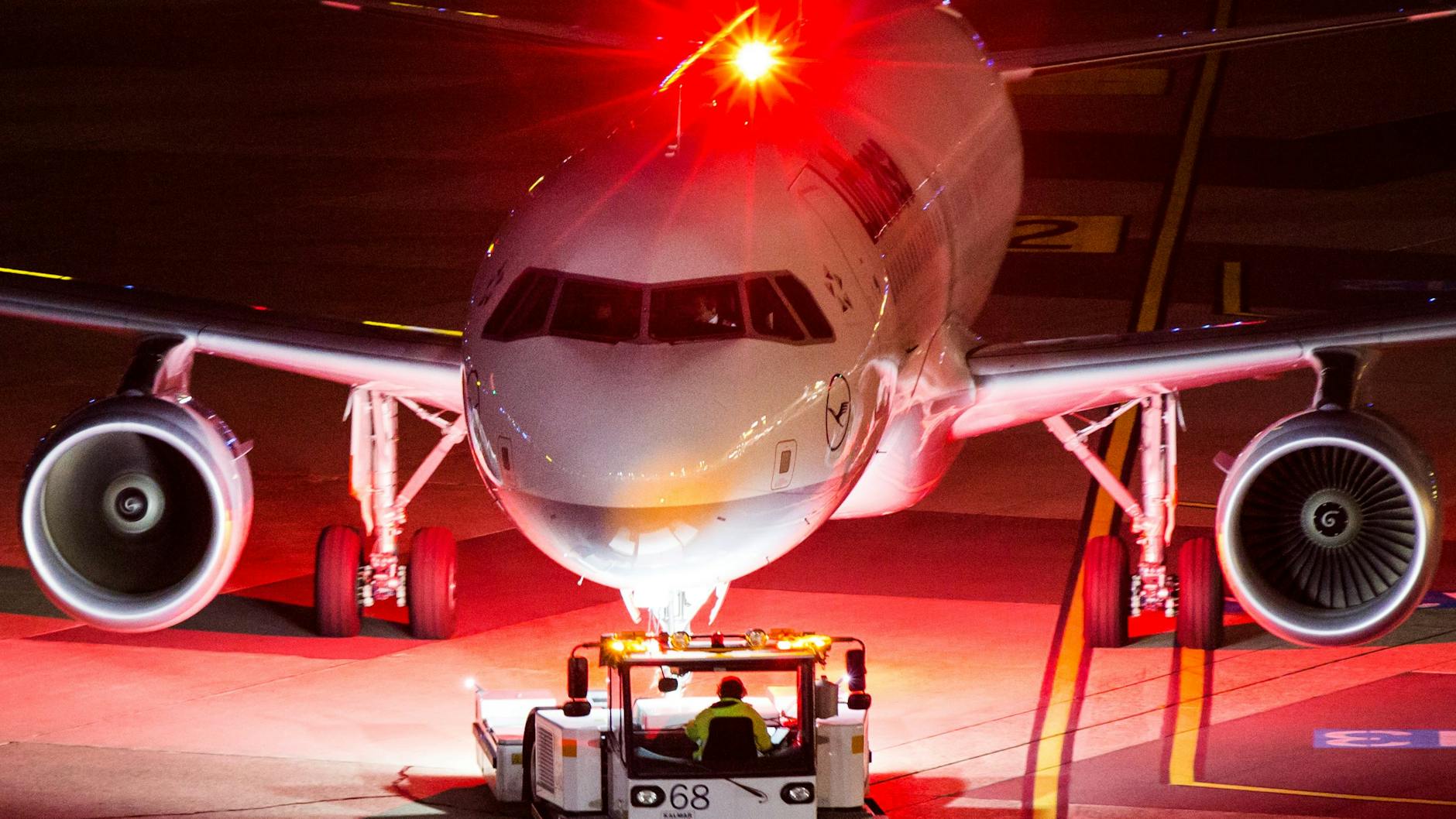 Airbus sieht rot: Die Geschäftszahlen rutschen nach Milliarden-Strafzahlungen ins Minus.