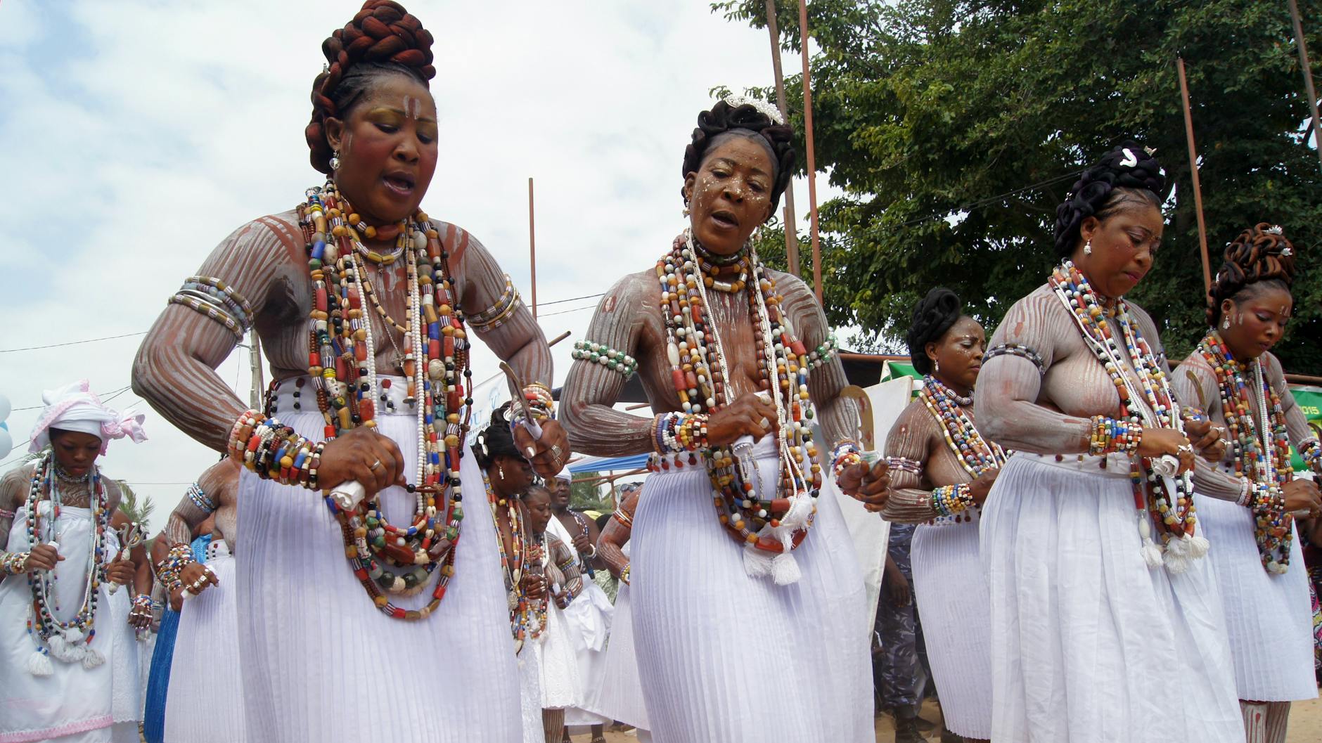 Togo, Afrika: Frauen tanzen bei einer Voodoo-Zeremonie in Glidji Kpodji.