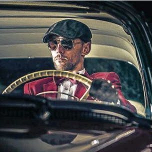 Selbst in dunklen Autos funktionieren Kameras, um den Fahrer zu kontrollieren.