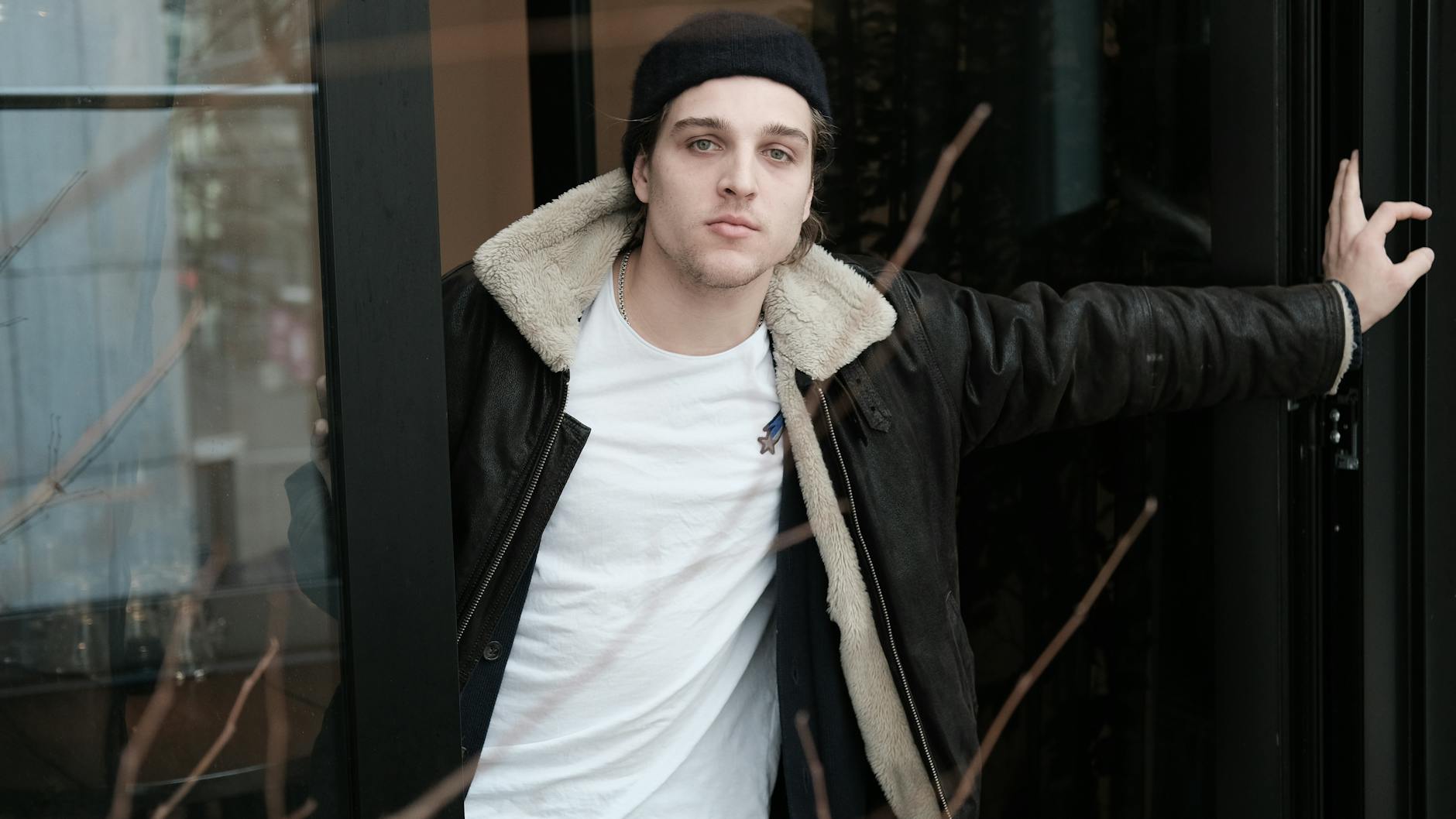 Diesen skeptisch-melancholischen Blick hat er drauf: Jonas Dassler.