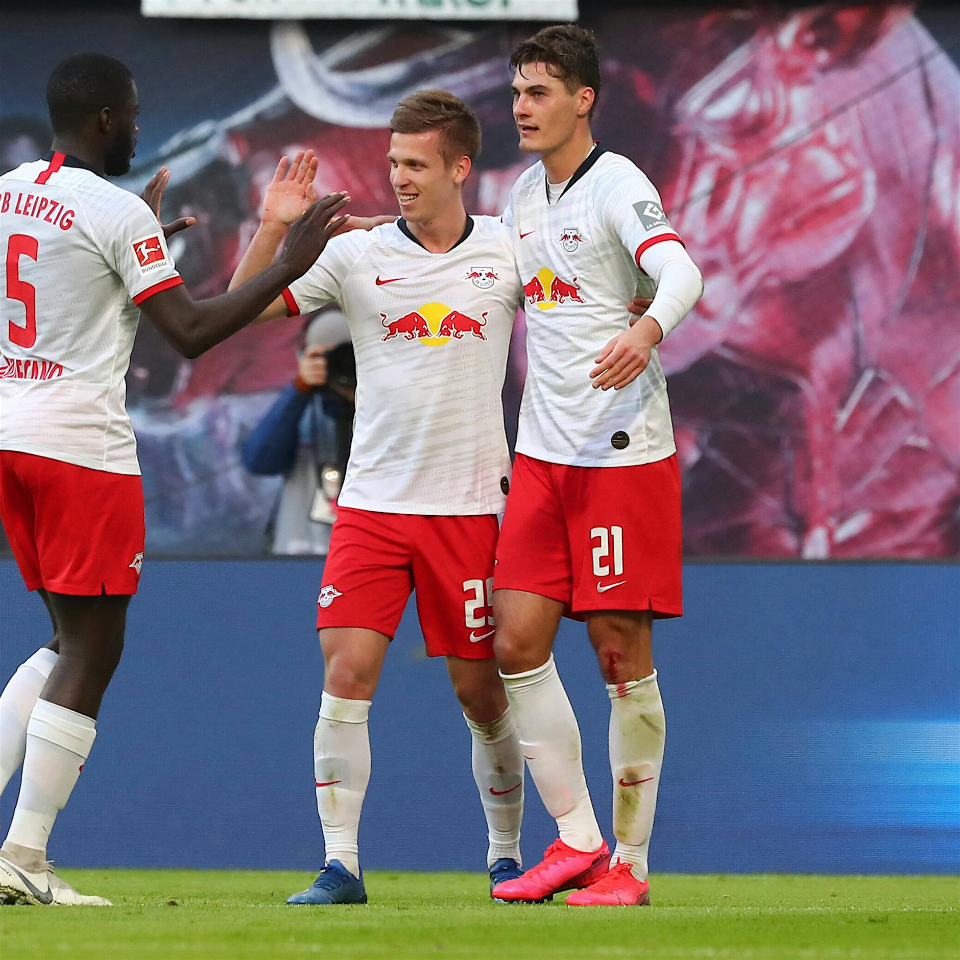 Leipzig lässt Werder keine Chance, Wolfsburg klettert