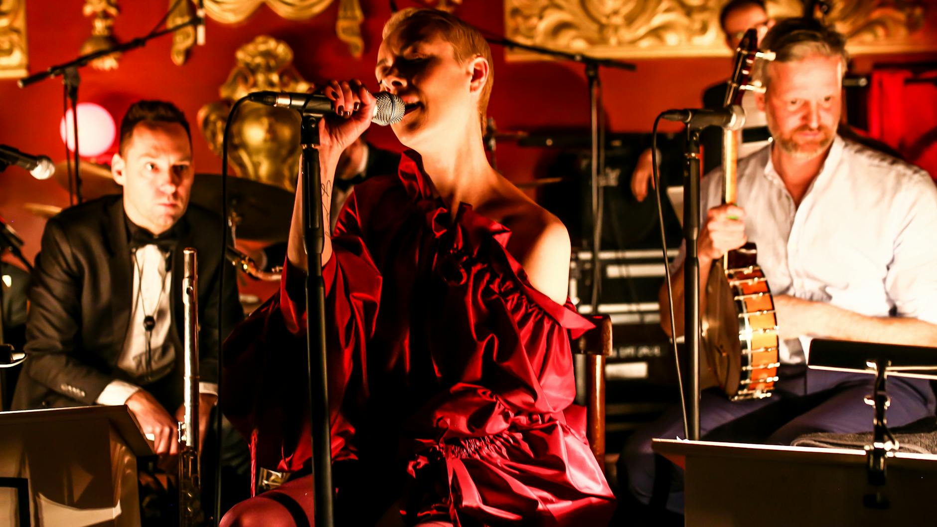 Die charismatische Sängerin Severija Janušauskaitė bei der Record-Release-Party des Moka Efti Orchestras.