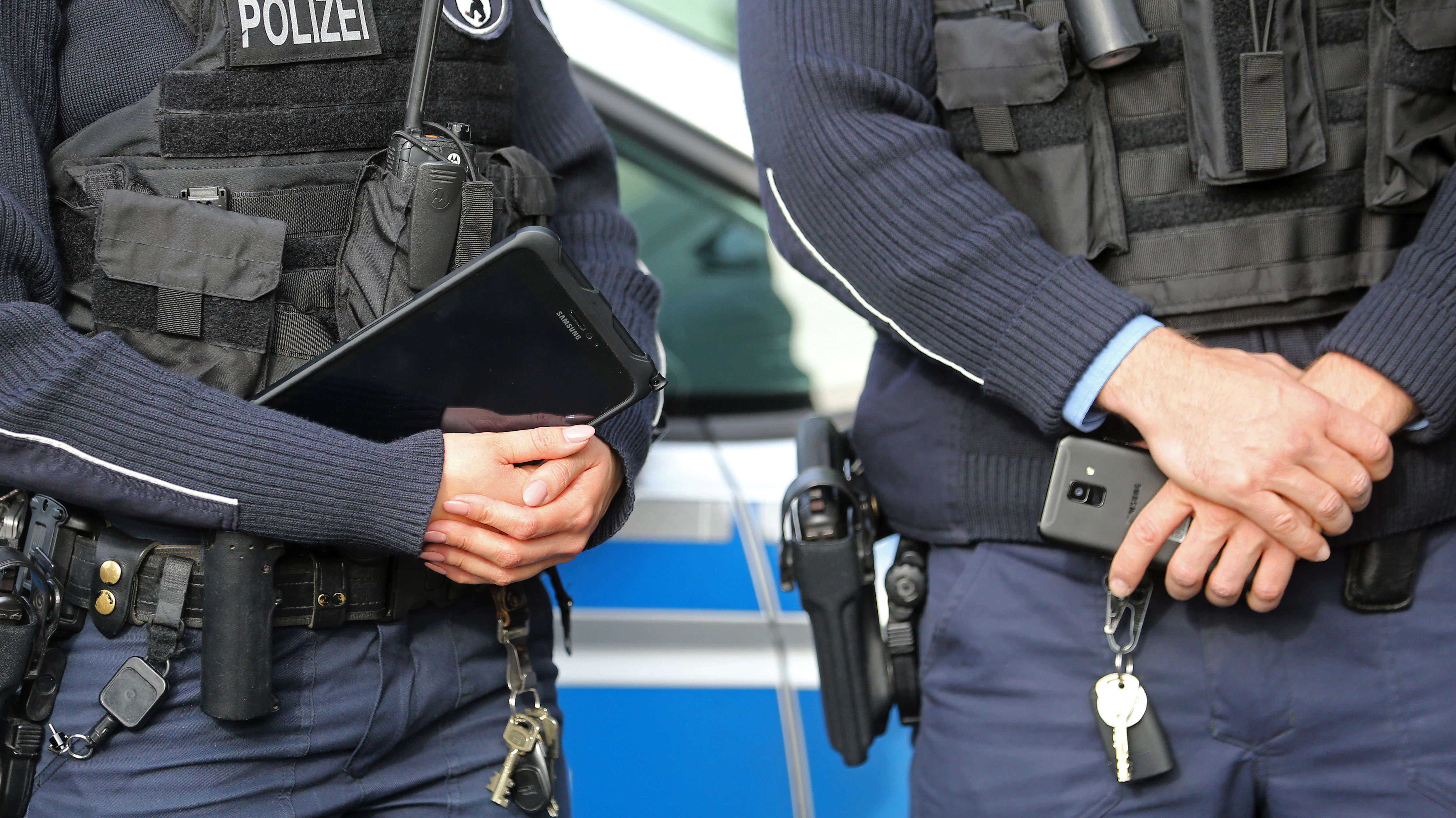Der Polizist war Mitglied in einem WhatsApp-Gruppenchat, in dem Gewaltdarstellungen und rechtsextreme Inhalte ausgetauscht worden sind (Symbolbild).