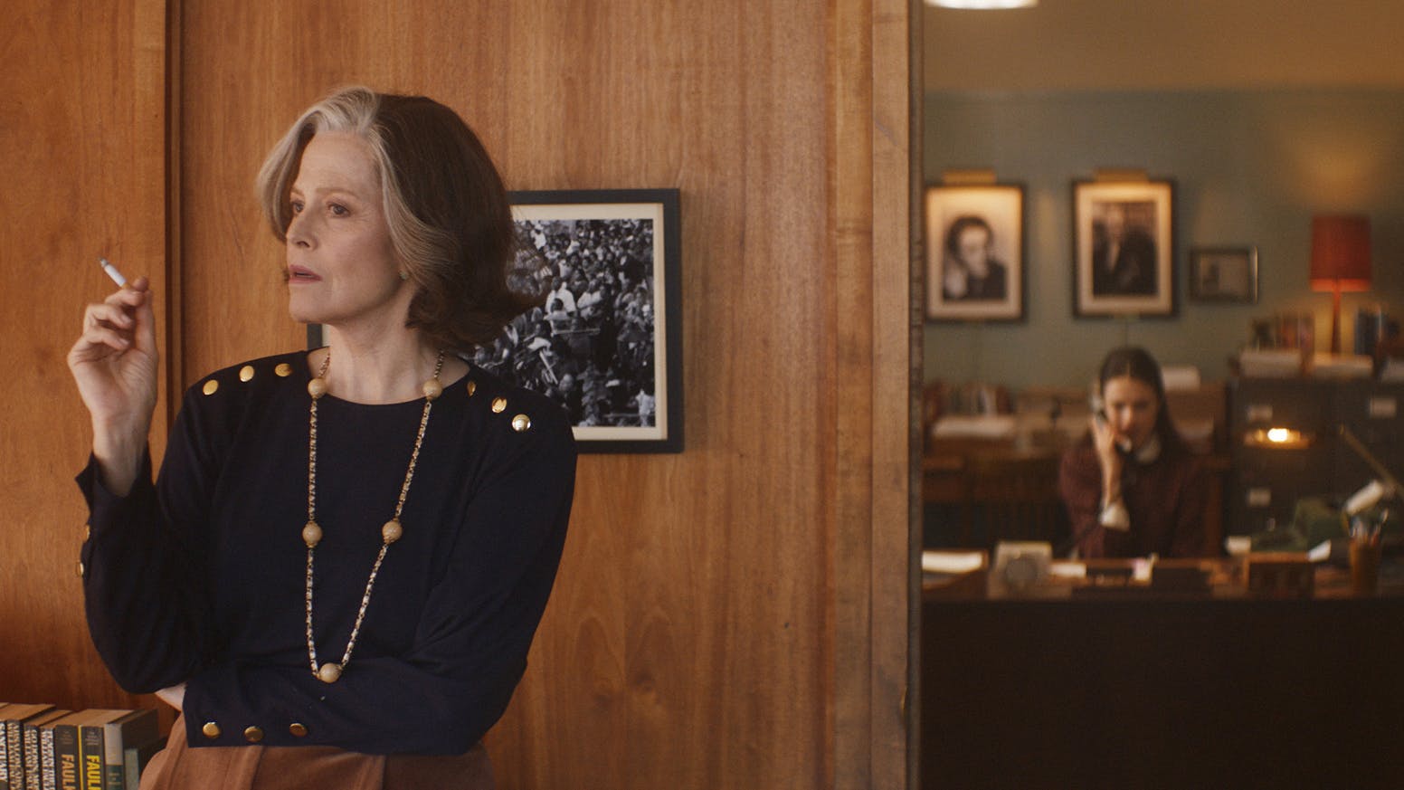 Sigourney Weaver in einer Szene von „My Salinger Year“. Mit ihrem Film werden die 70. Internationalen Filmfestspiele eröffnet. 