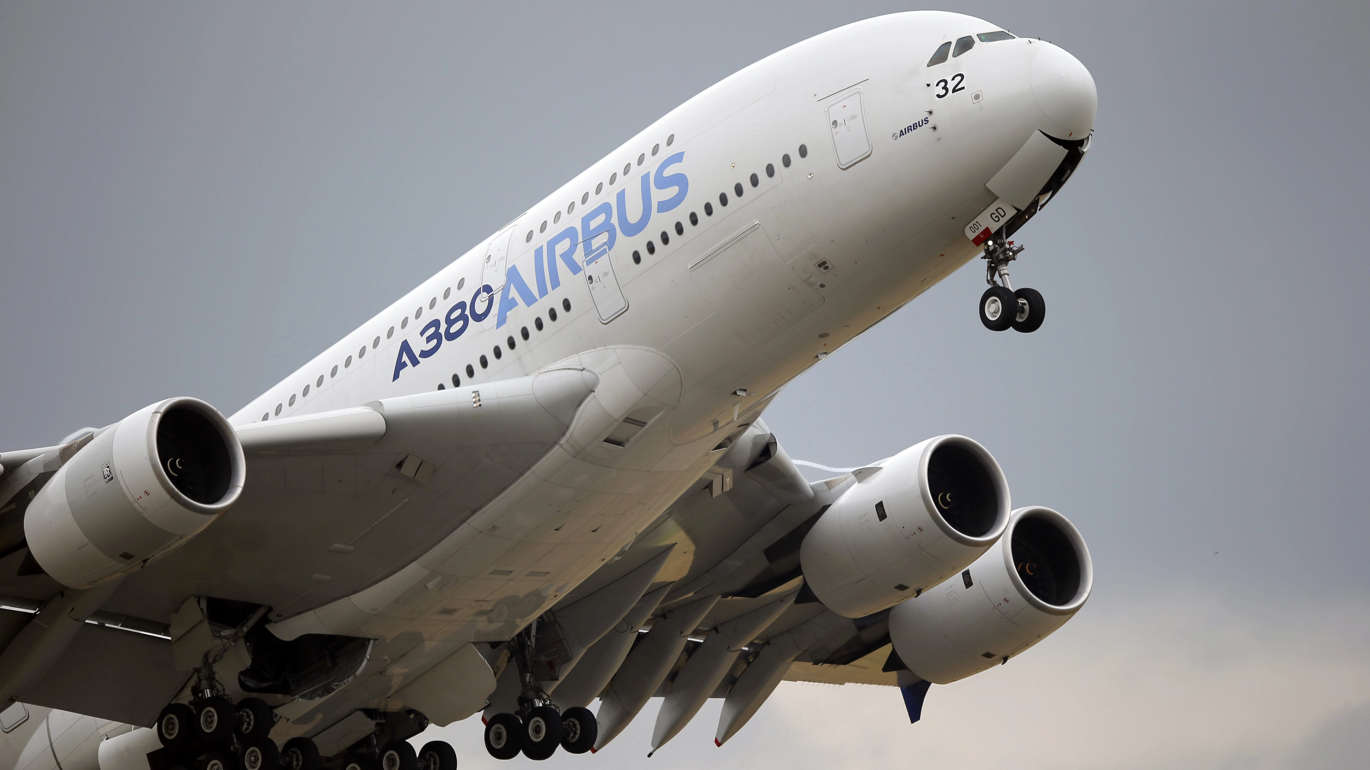 Der A380 hat zwei durchgehende Passagierdecks.