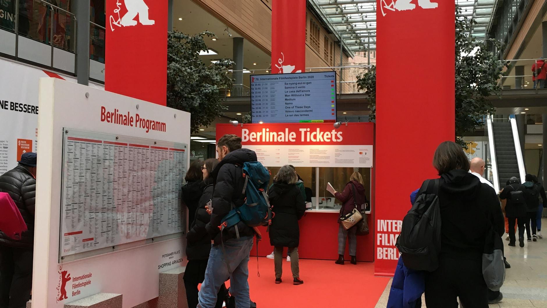 In den Potsdamer-Platz-Arcaden am Mittwochmittag.