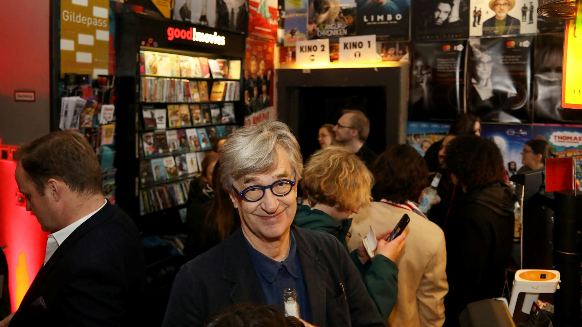 Wim Wenders enthüllte im Kreuzberger Moviemento, warum er jahrelang nur bei Licht schlafen konnte. 