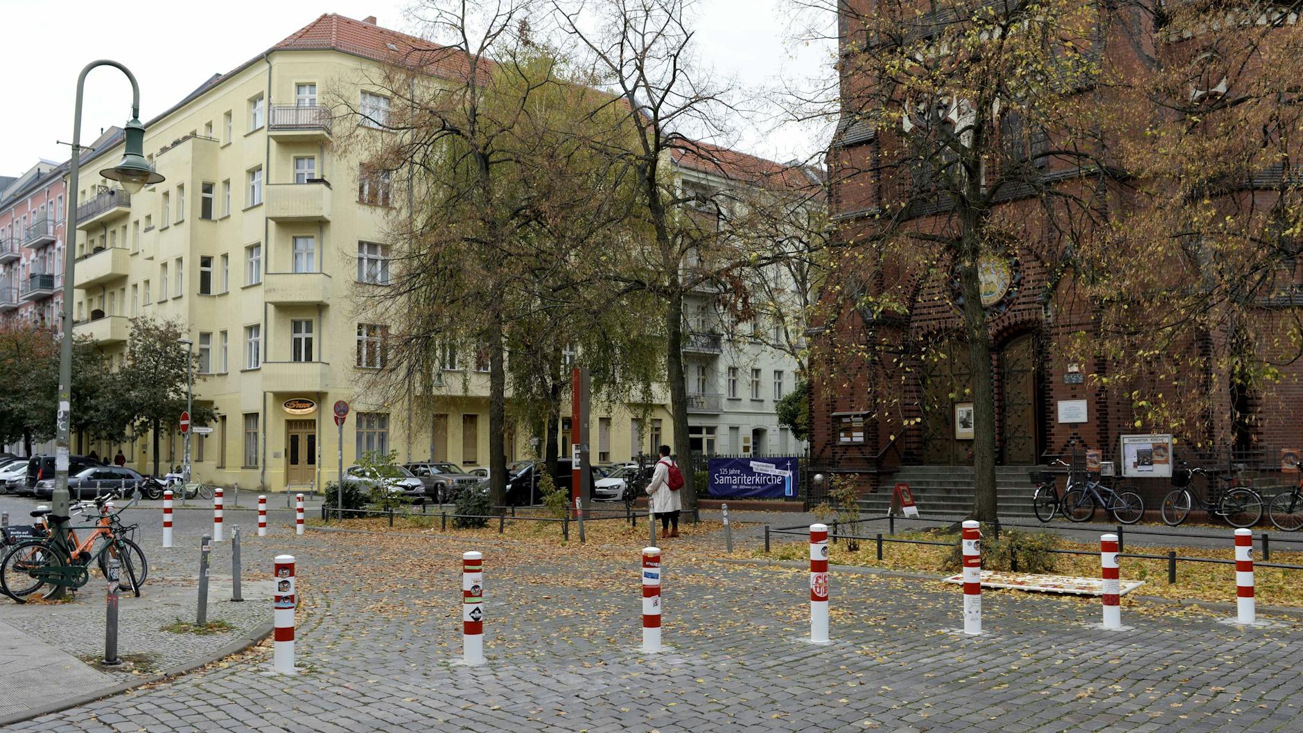 Haben den Groll der Autonutzer auf sich gezogen: Verkehrspoller im Samariterkiez in Berlin-Friedrichshain.