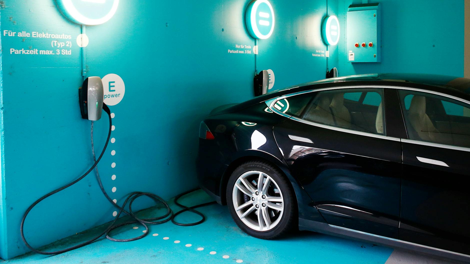 Mit dem sogenannten Umweltbonus von nun bis zu 6000 Euro will die Bundesregierung E-Autos zum Durchbruch auf deutschen Straßen verhelfen (Symbolfoto).