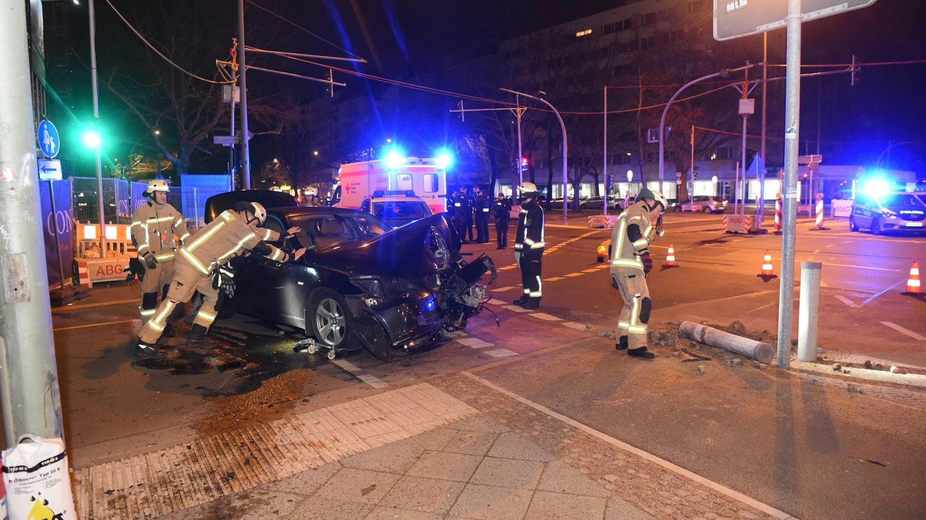 Ein Unfall auf der Bundesallee in Wilmersdorf. Überhöhte Geschwindigket ist eine der Hauptunfallursachen.