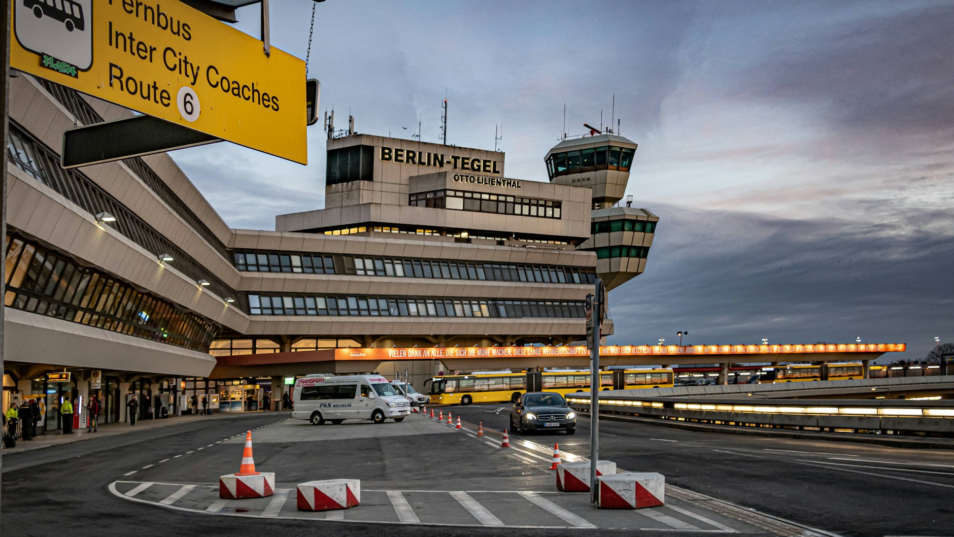 Abendstimmung am Flughafen Tegel.&nbsp;