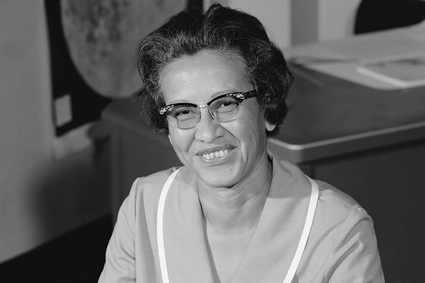 Katherine Johnson 1966 an ihrem Nasa-Arbeitsplatz.
