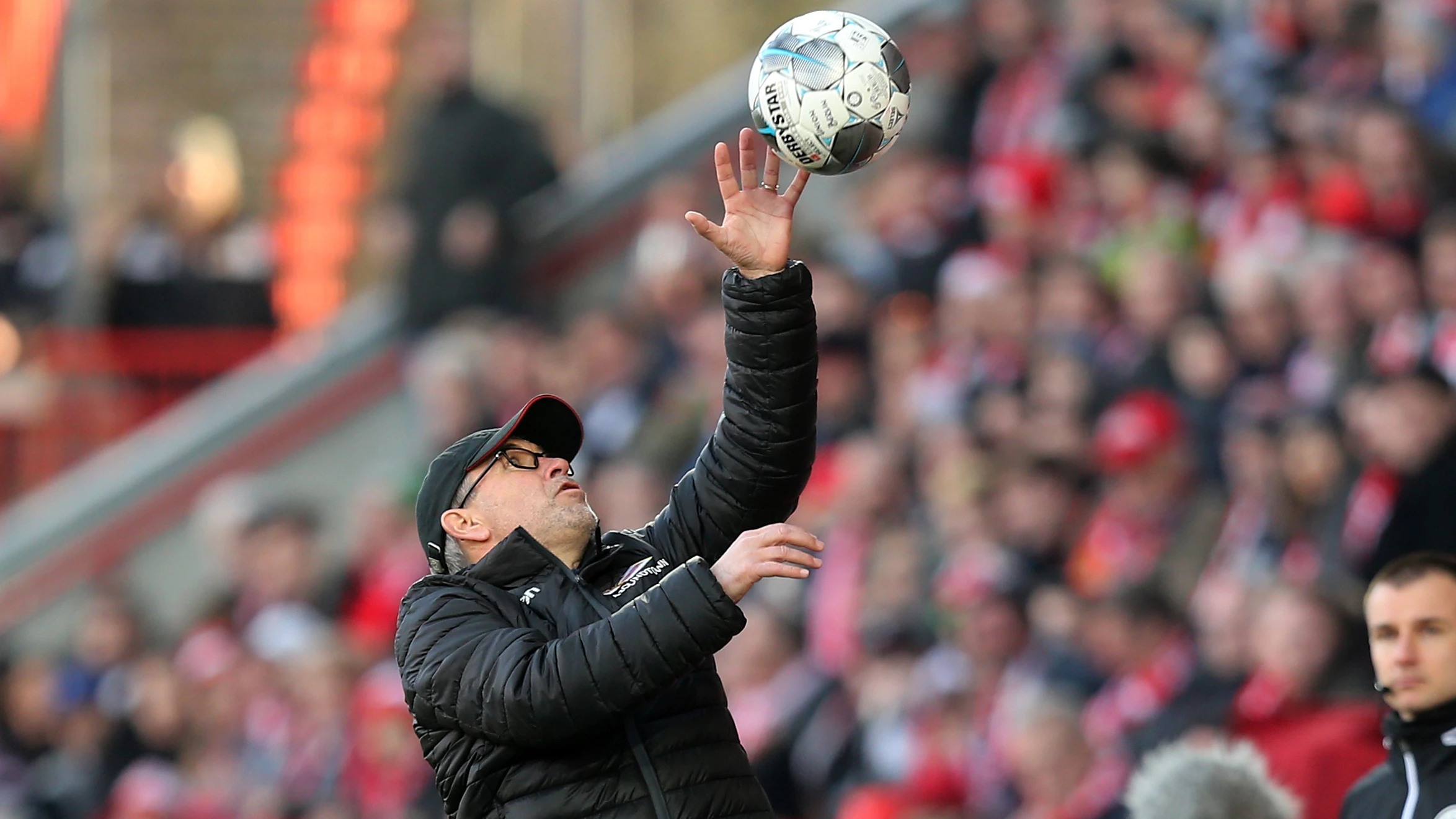 Hoch hinaus: Unions Trainer Urs Fischer nimmt gern die drei Punkte mit aus Frankfurt.&nbsp;