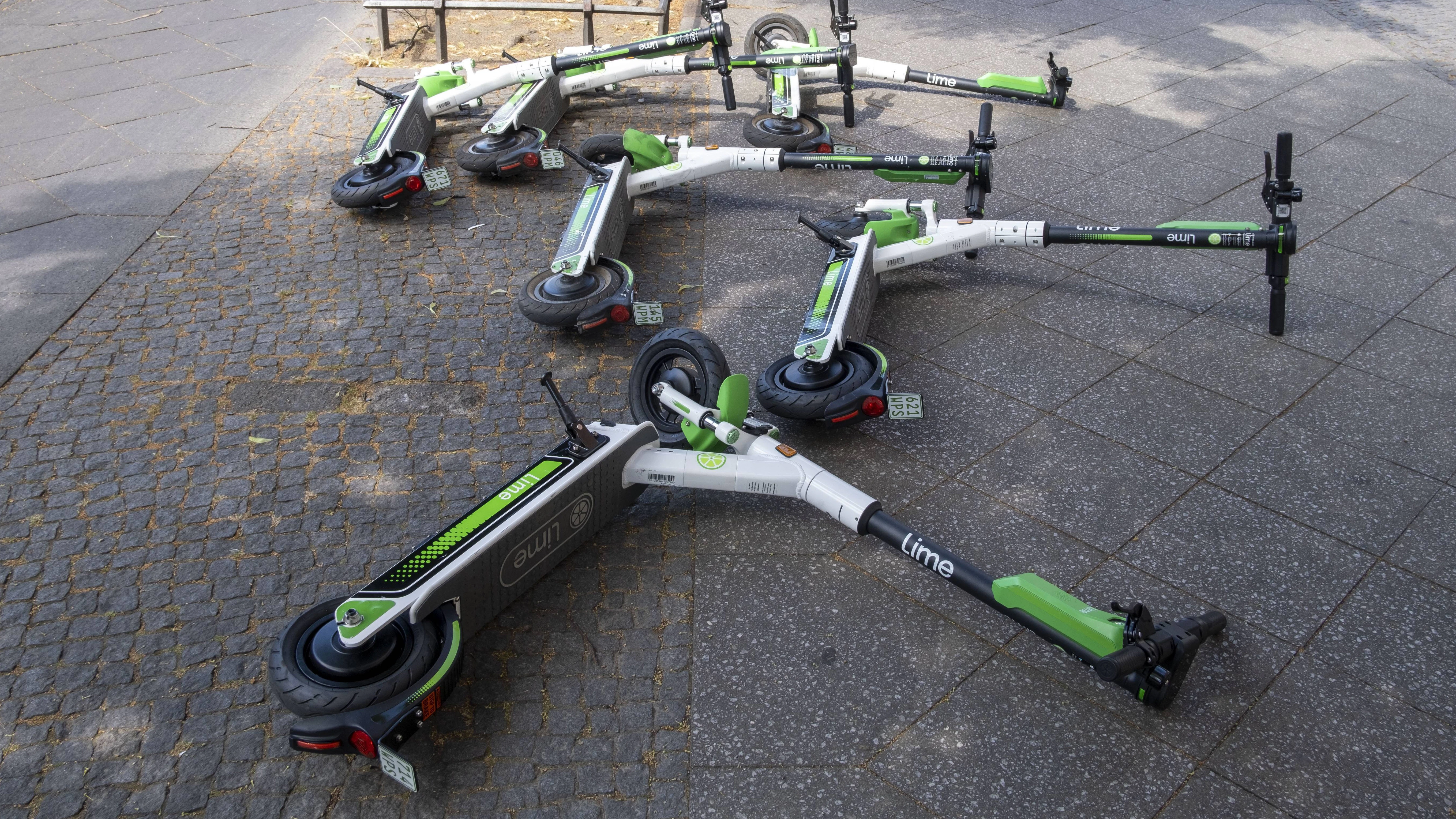 Sechs von 16.000 E-Scootern in Berlin.