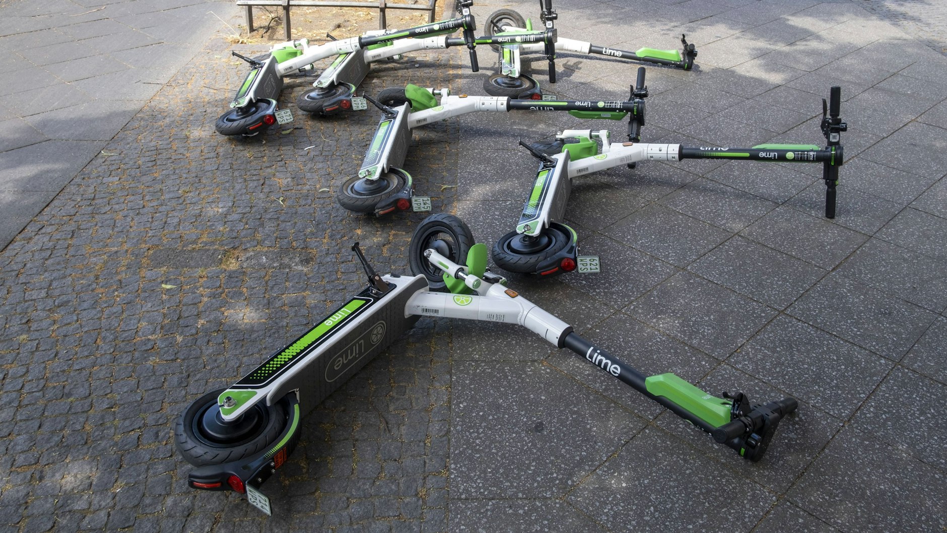 Sechs von 16.000 E-Scootern in Berlin.