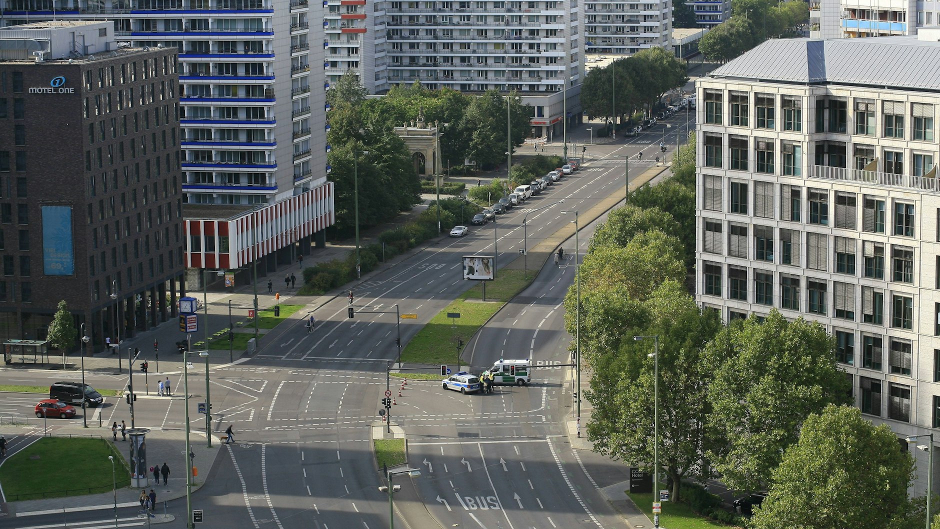 So sieht die Leipziger Straße heute aus. Vorn der Spittelmarkt.