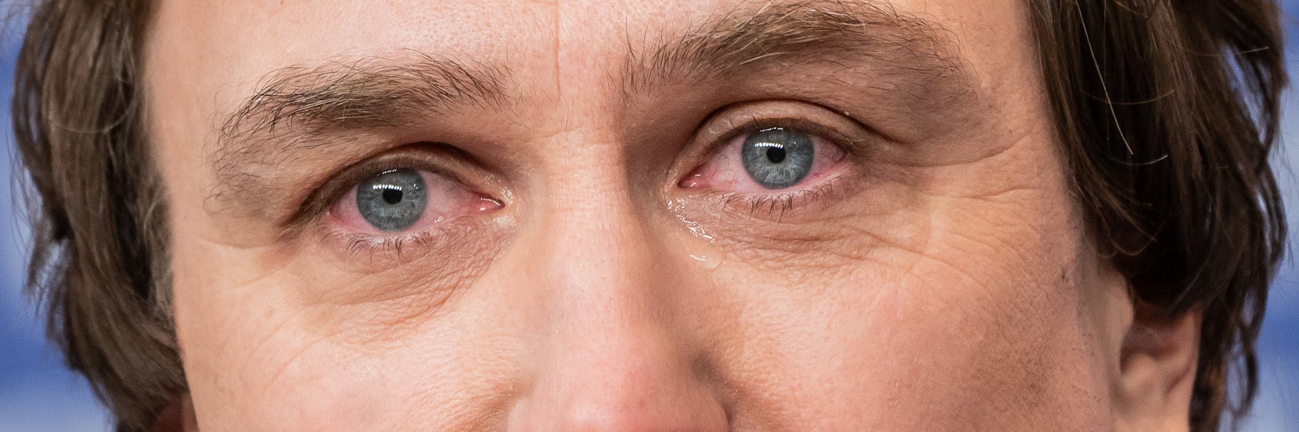 Eidinger am Samstag weinend bei der Berlinale. Dort stellte er seinen Film „Persian Lessons“ vor.