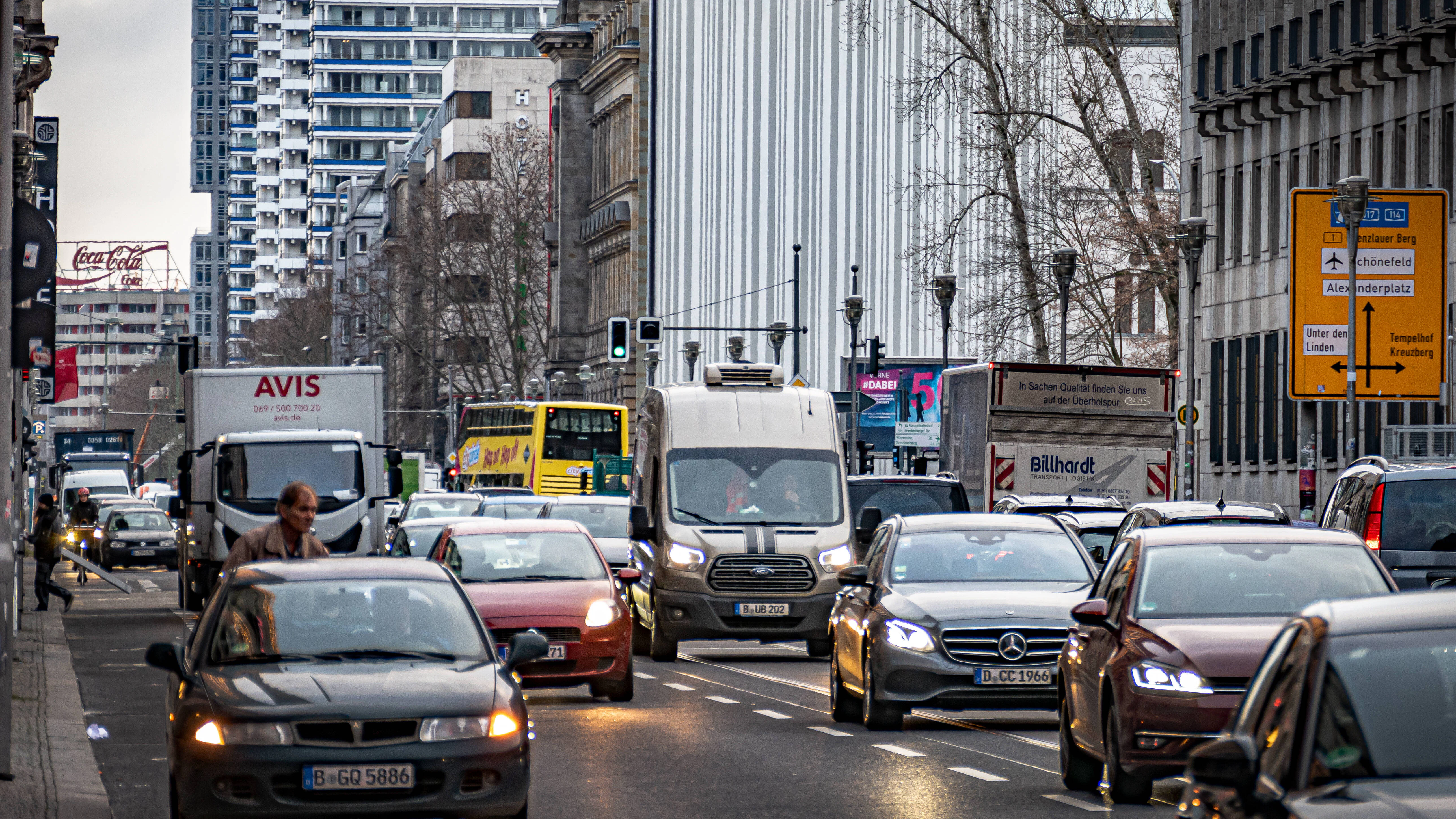 Eine Schlucht voller Lärm und Abgase: Die Leipziger Straße in Mitte.&nbsp;