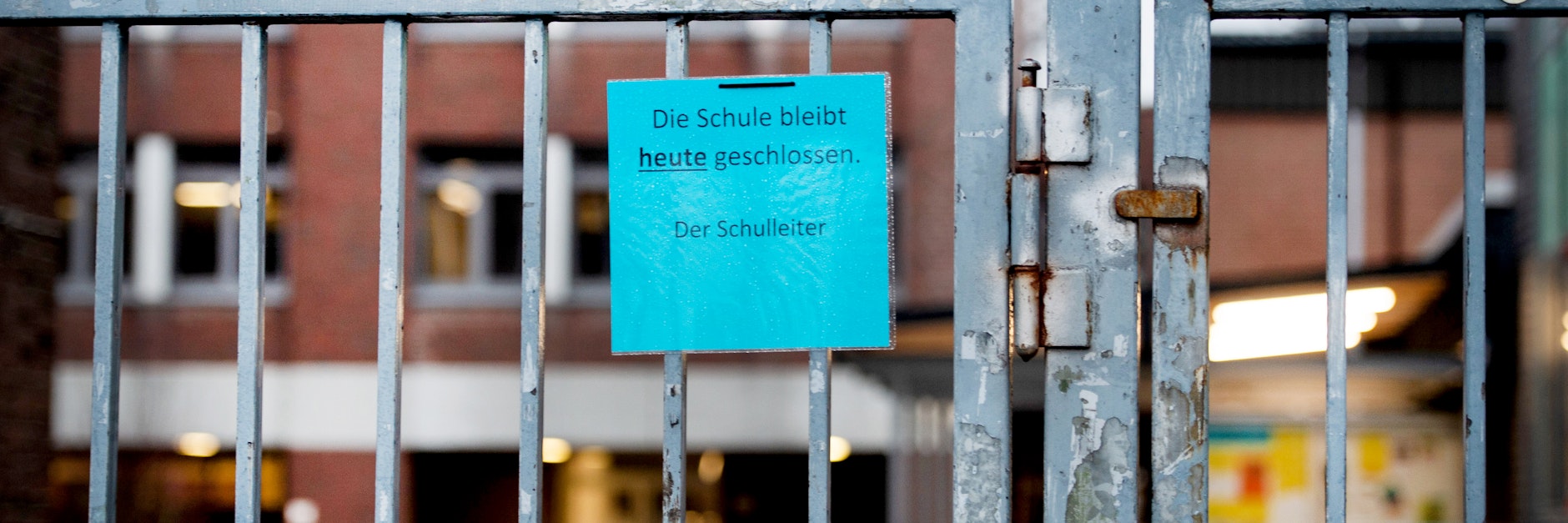 Wenn Schulen geschlossen bleiben, können Arbeitnehmer zur Betreuung ihrer Kinder notfalls zuhause bleiben.