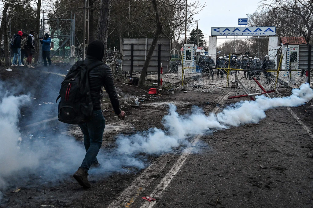Erdogan öffnet EU-Grenzen für Flüchtlinge: Gewalt in Griechenland