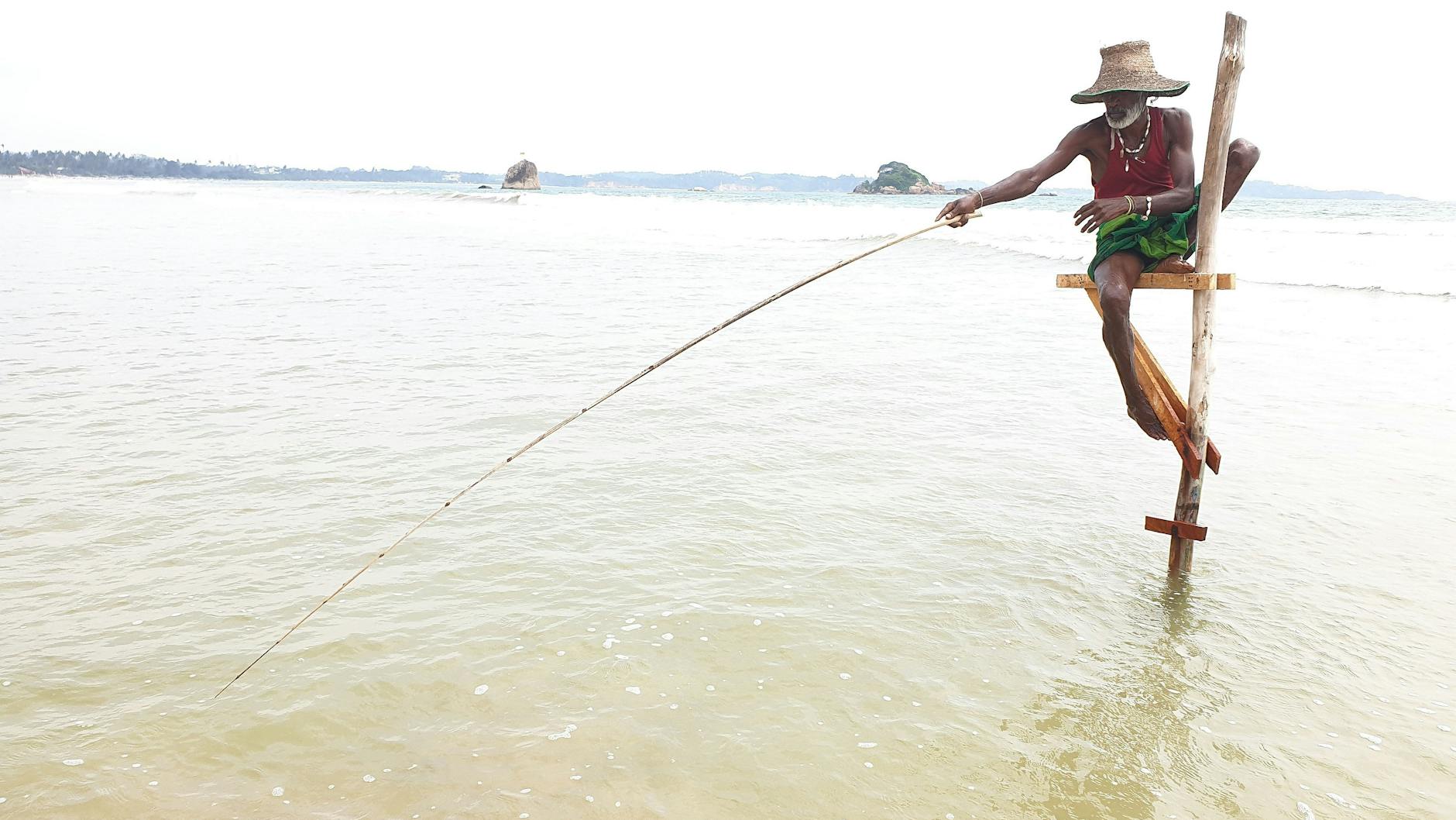 Ein Pfahlfischer bei der Arbeit.