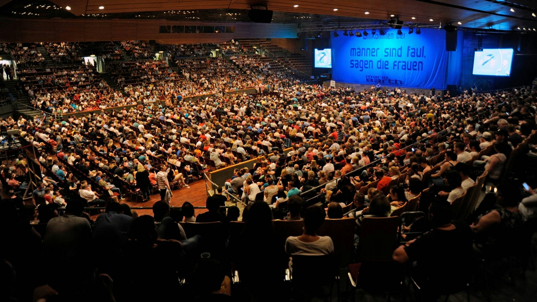 Halle für Halle (hier in Saarbrücken), Stadion für Stadion füllt Mario Barth mit seiner Comedy.