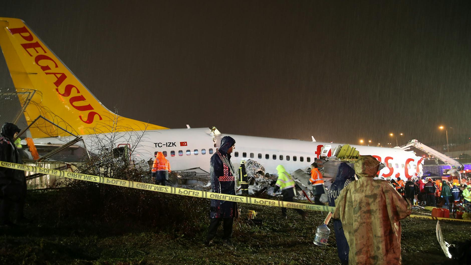 In Istanbul ist eine Boeing 737 der Airline Pegasus verunglückt.