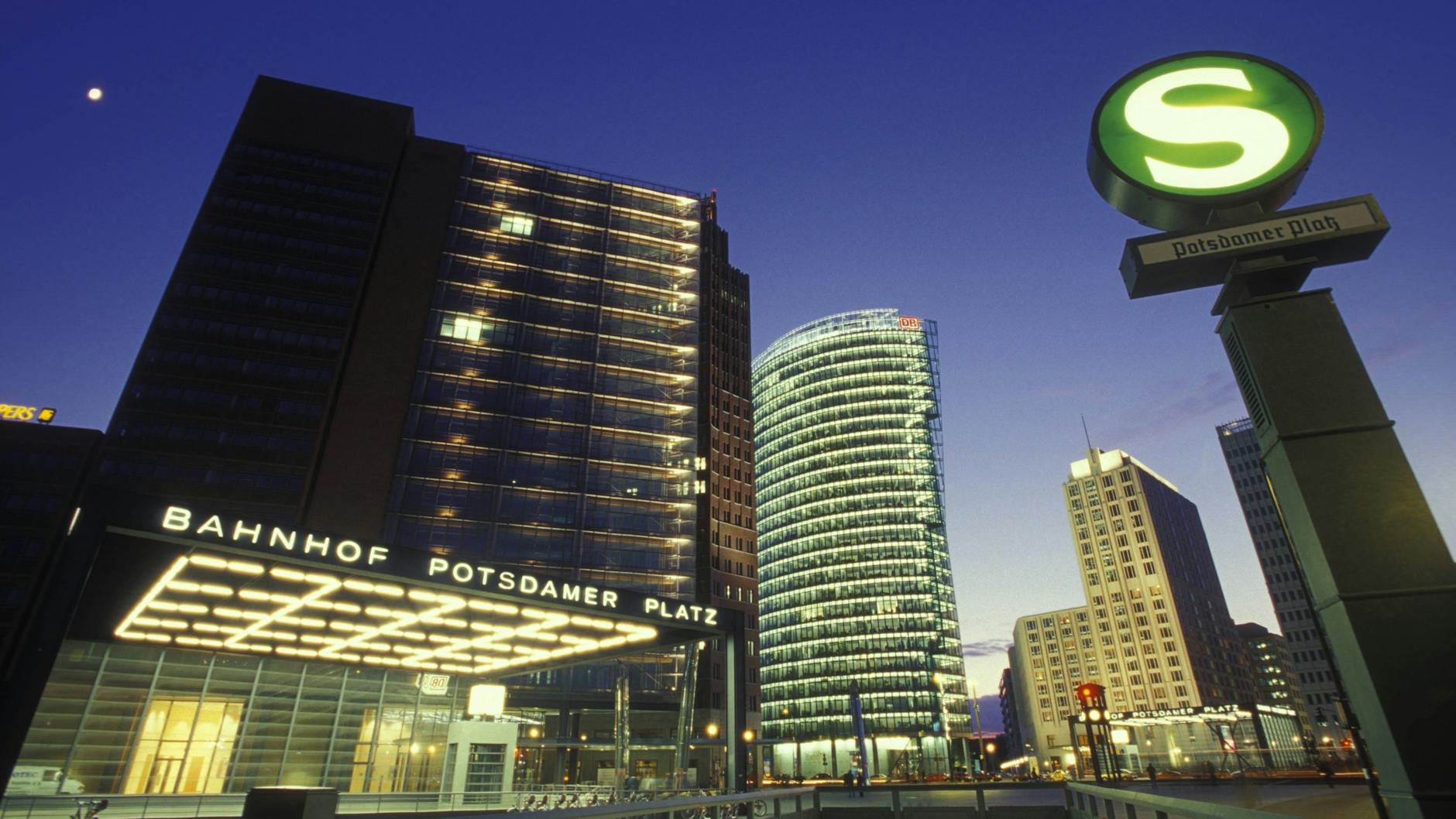 Unter dem Potsdamer Platz halten seit fast 81Jahren S-Bahnen. Der Fahrgastverband IGEB schlägt vor, dass weitere Verbindungen dazukommen.