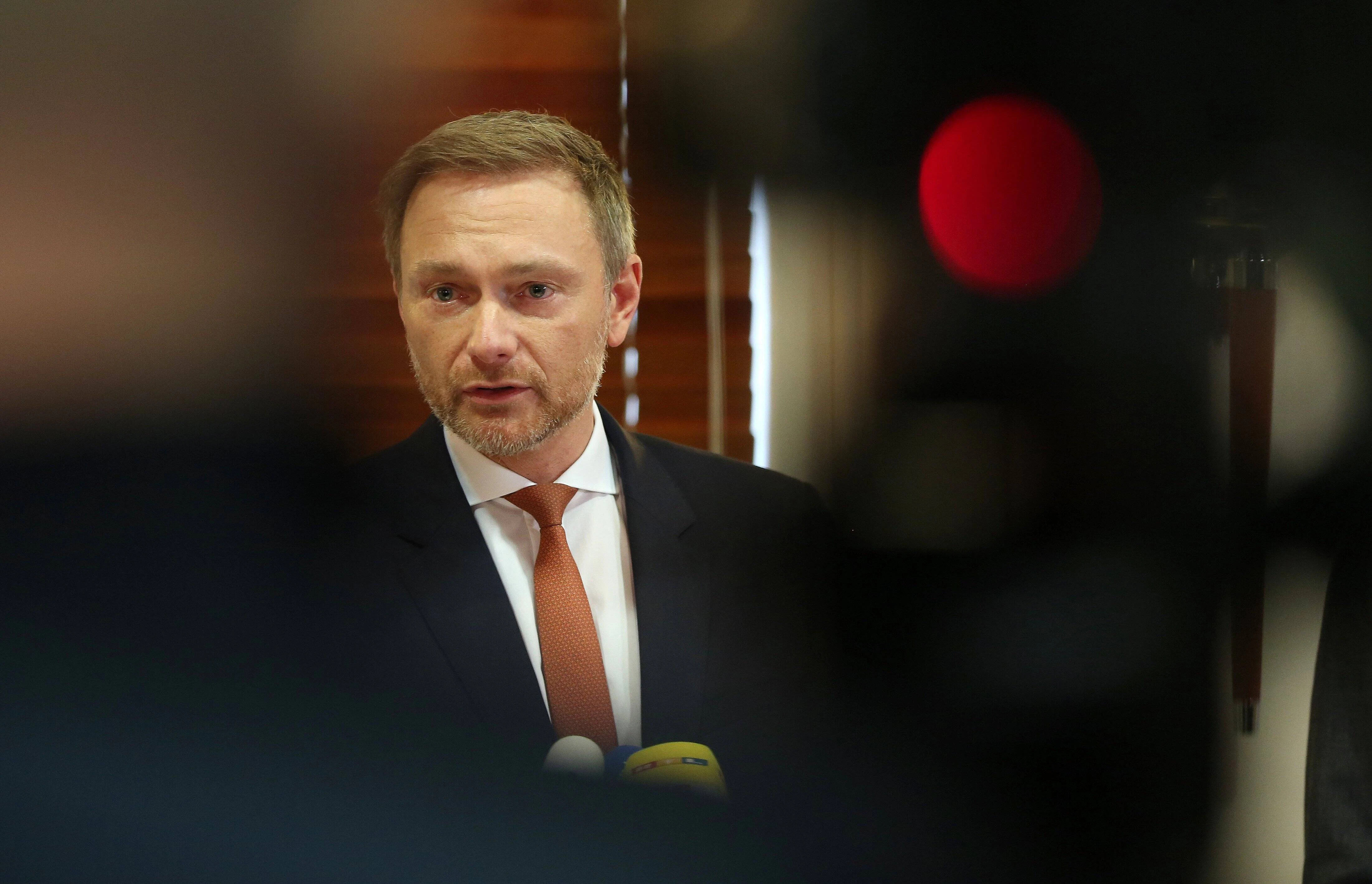 Lindner stellt Vertrauensfrage – Kemmerich tritt zurück