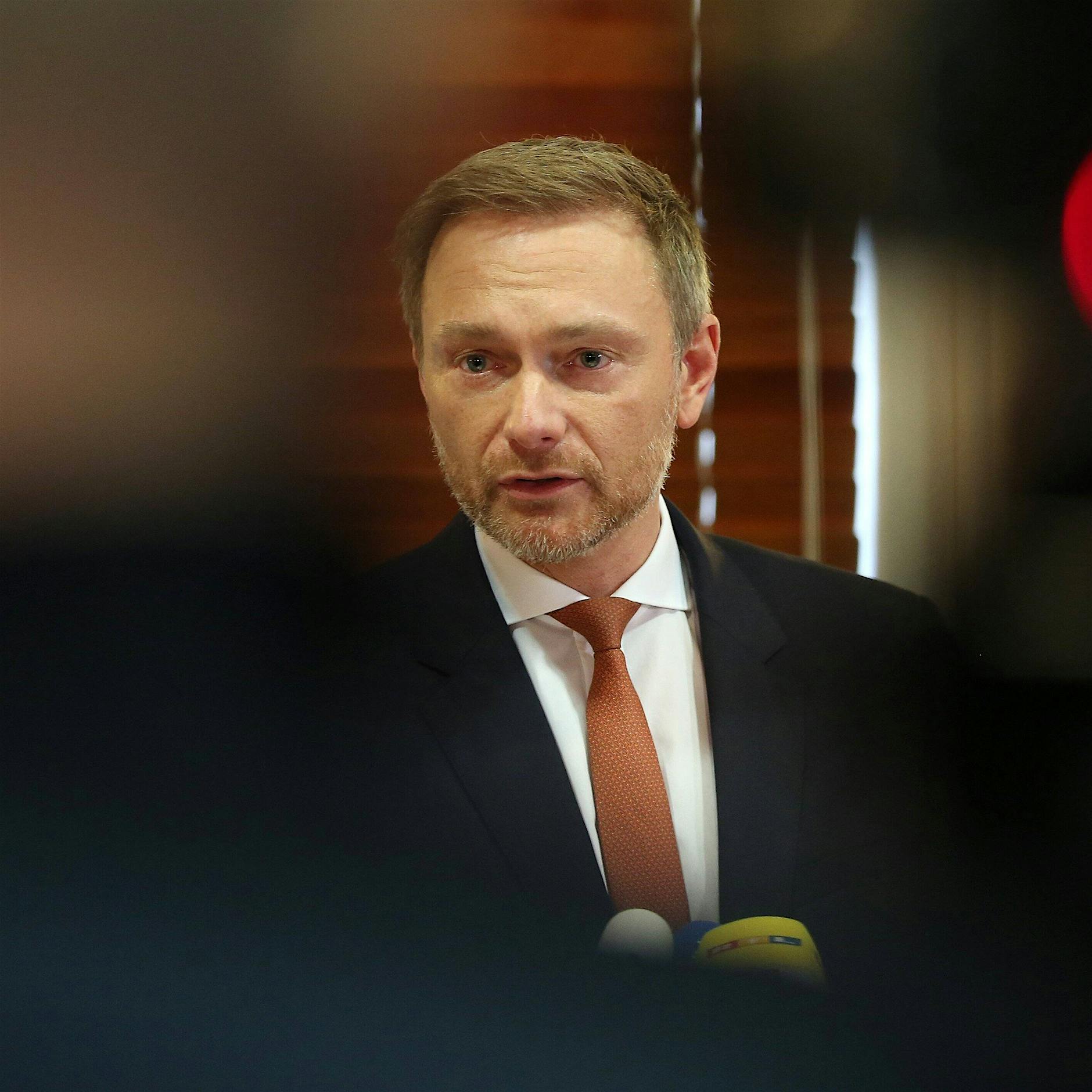 Lindner stellt Vertrauensfrage – Kemmerich tritt zurück