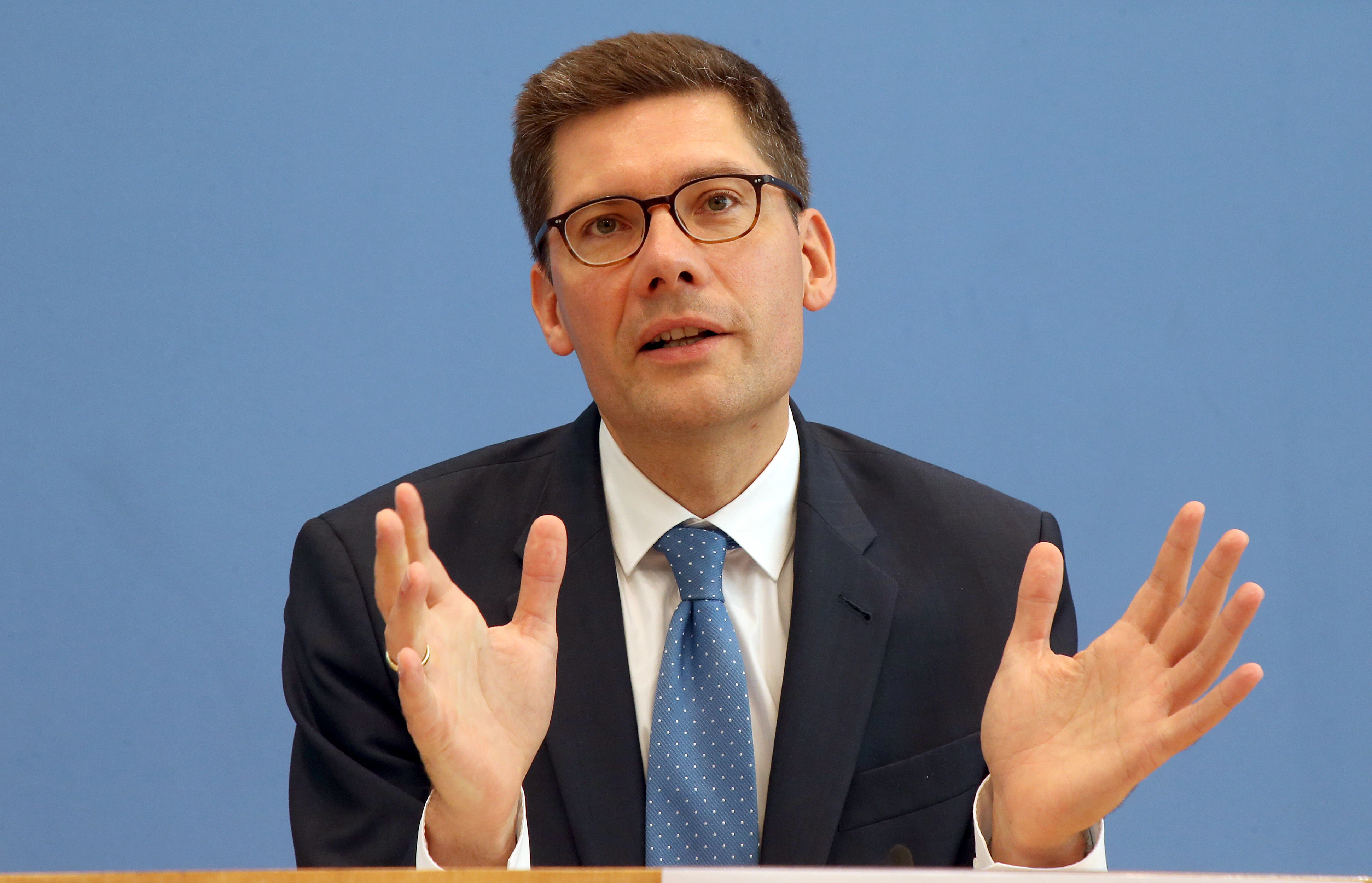 Merkel wirft Ost-Beauftragten Christian Hirte nach Thüringen-Tweet raus