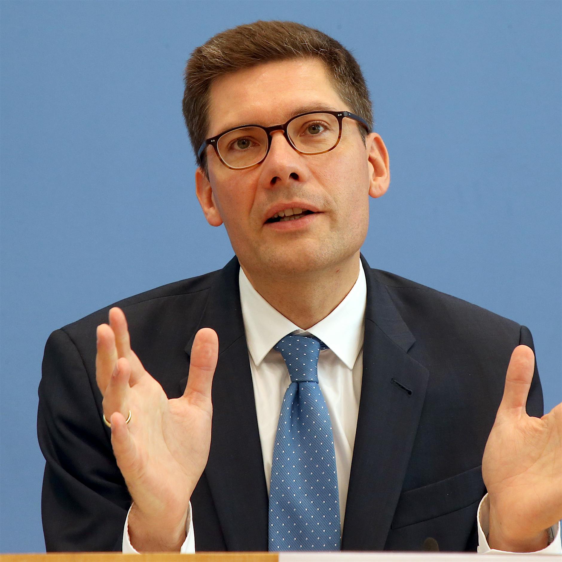 Merkel wirft Ost-Beauftragten Christian Hirte nach Thüringen-Tweet raus