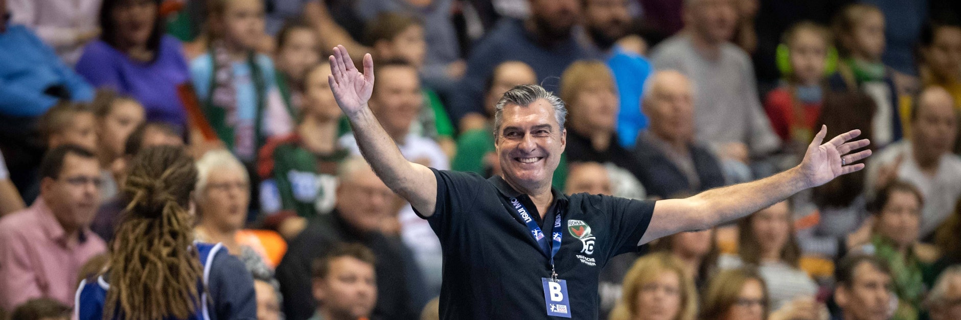 Füchse-Coach Michael Roth ist glücklich, endlich hat er mal ein wenig Zeit, mit seiner neuen Mannschaft Spielzüge zu trainieren. 