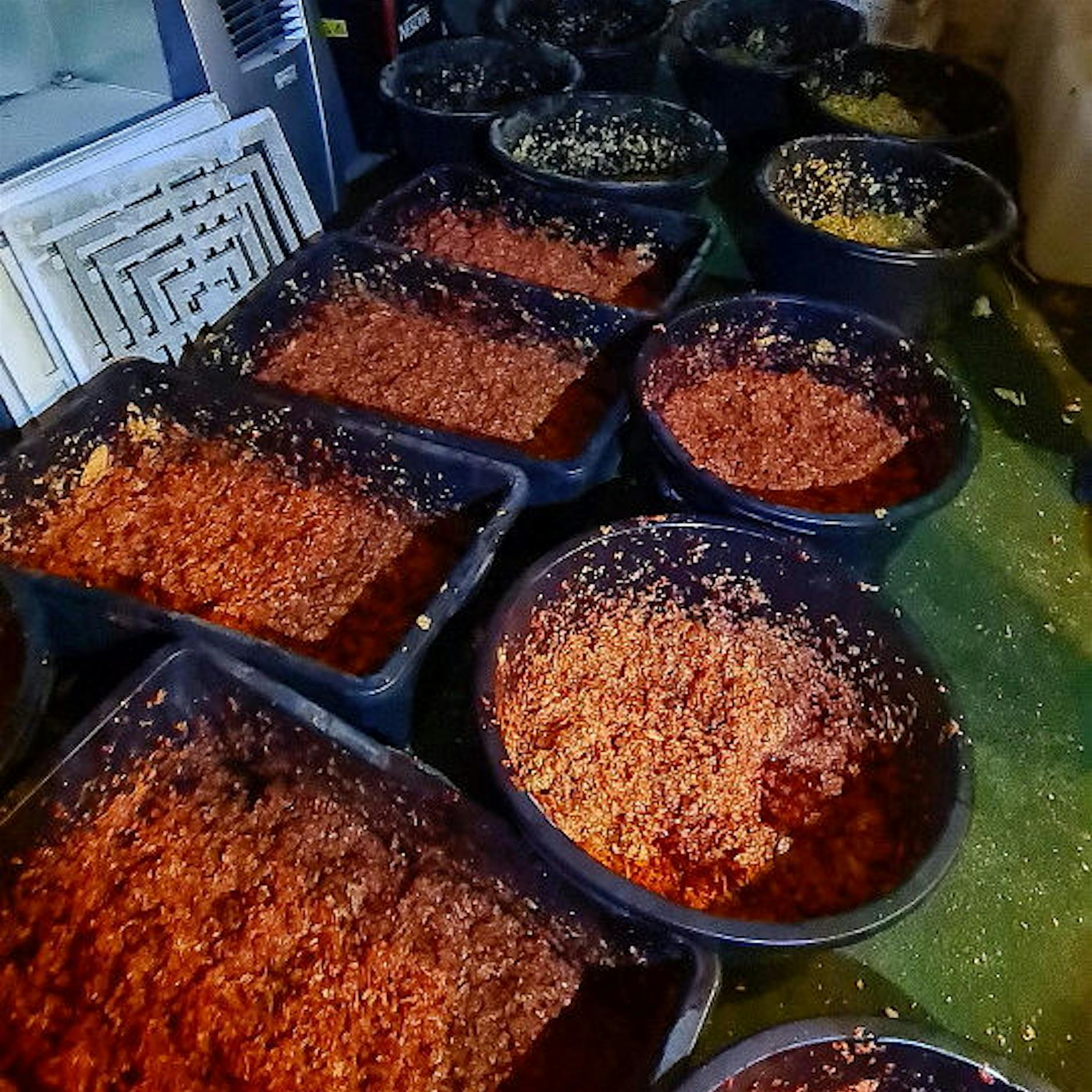 Ermittler stellen 2,5 Tonnen gepanschten Shisha-Tabak sicher