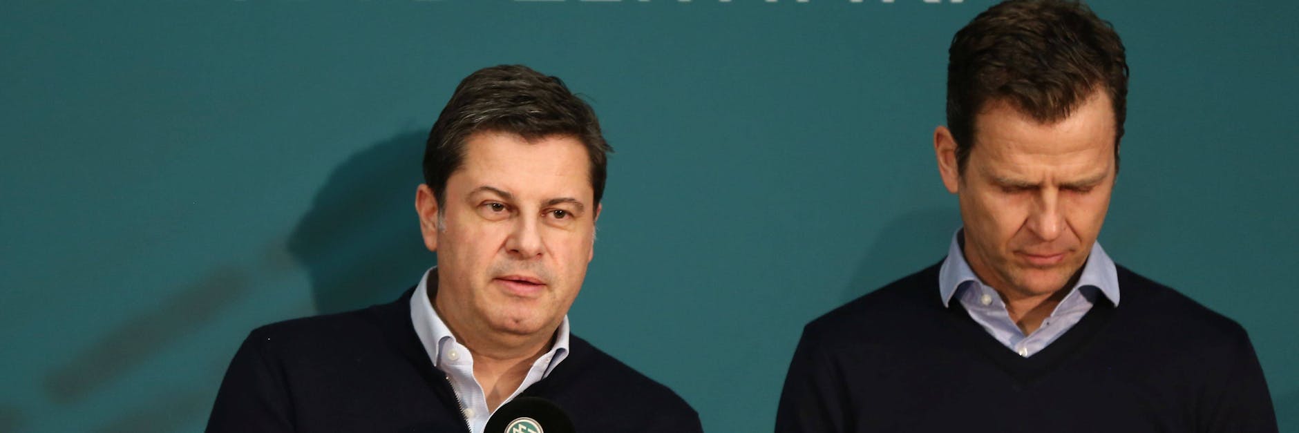 DFL-Boss Christian Seifert (l.) will, dass in der Bundesliga dieses Wochenende noch gespielt wird. 