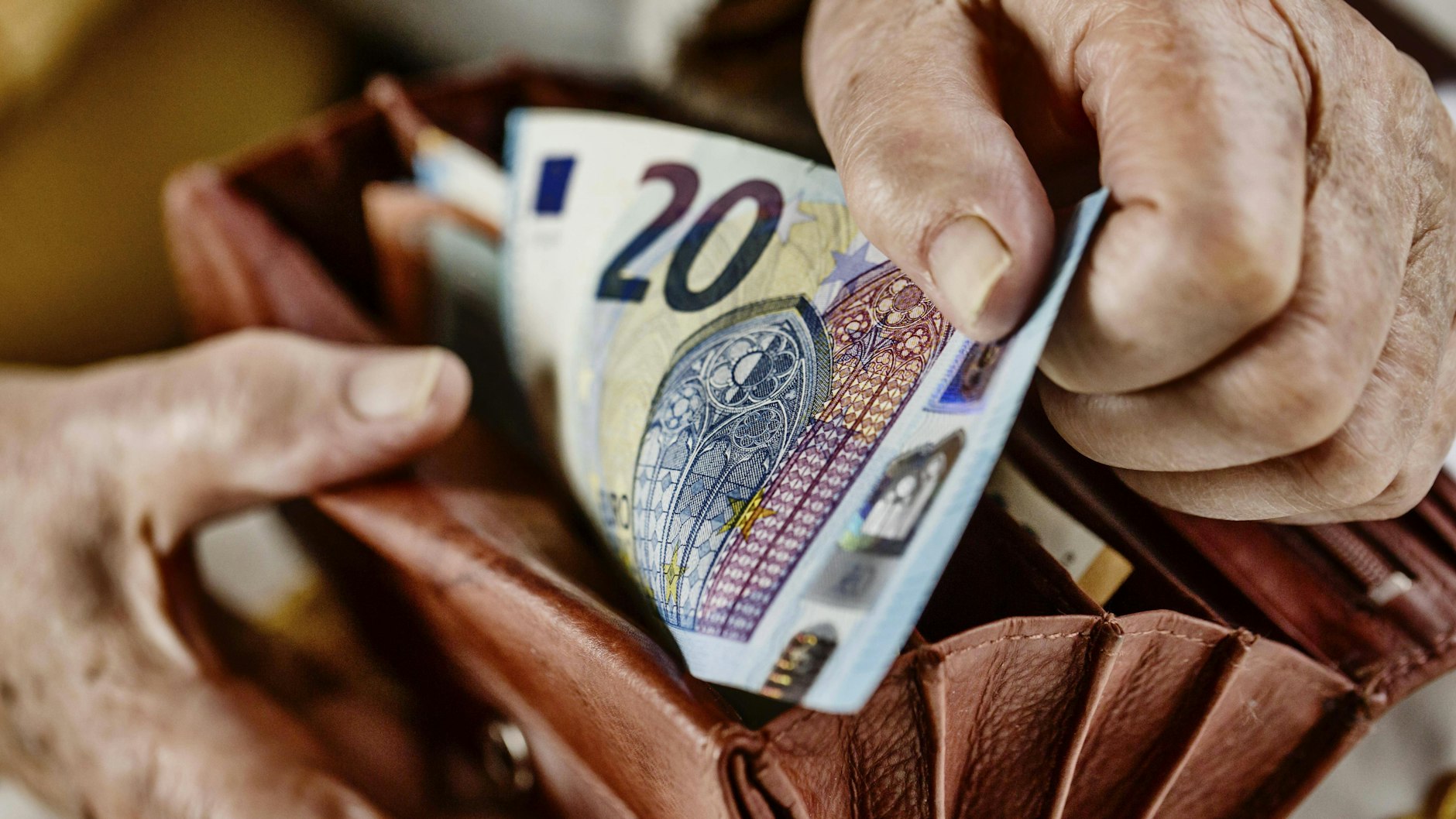 Ältere Menschen haben ein abgeschwächtes Frühwarnsignal, das sie vertrauensseliger macht.