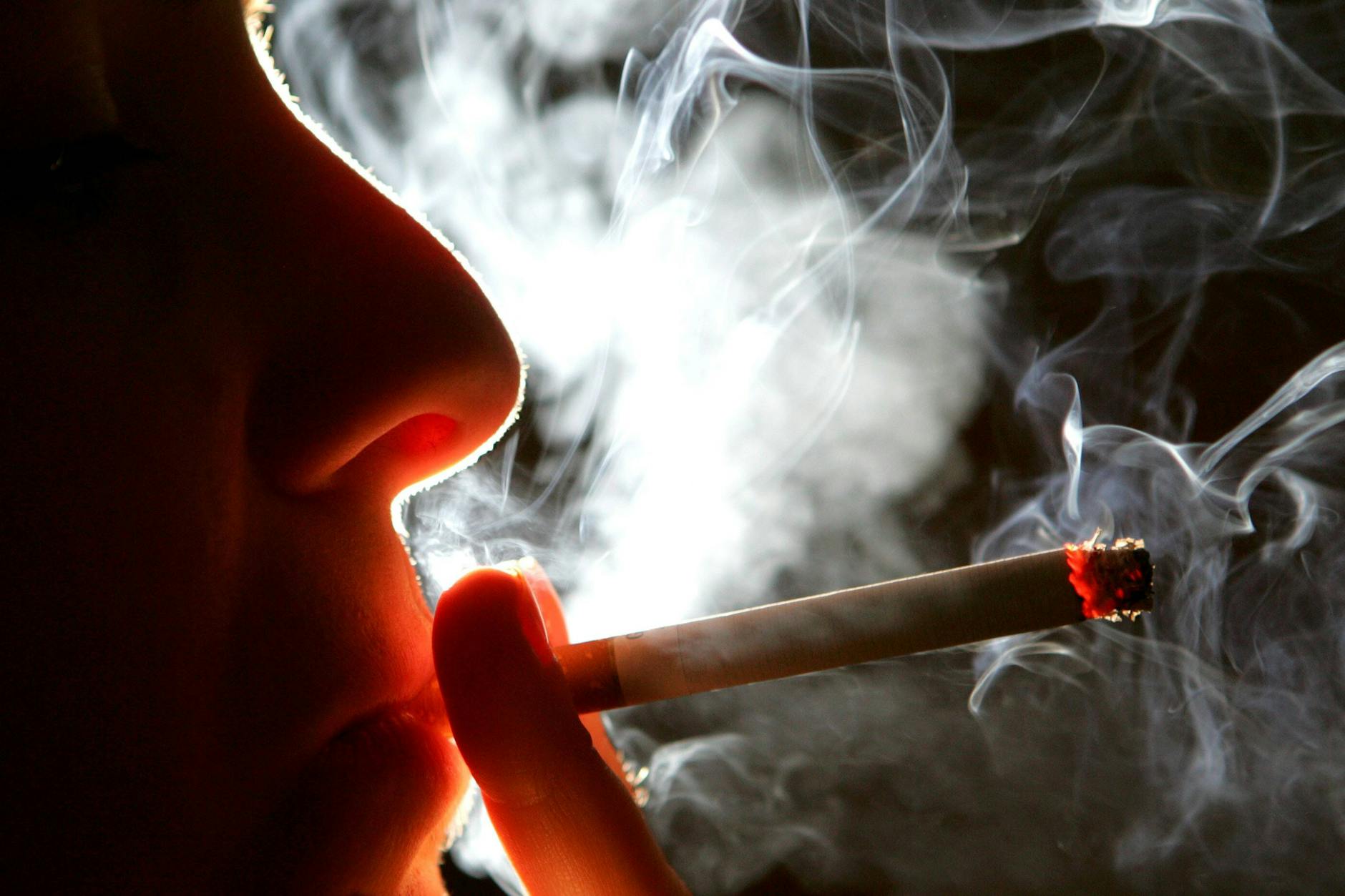 Es ist möglich, dass Rauchen den Krankheitsverlauf negativ beeinflusst.