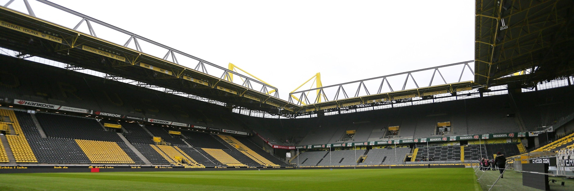 Das menschenleere Dortmunder Westfalenstadion. Ein Bild, an das wir uns erstmal gewöhnen müssen...