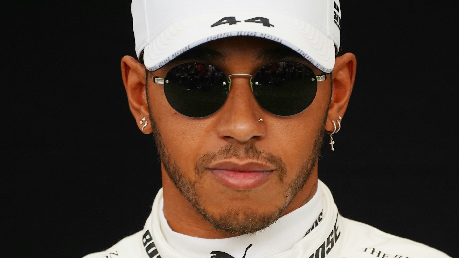 Lewis Hamilton eckt an, auch mit der Wahl seiner Kleidung und dem Faible für Schmuck.