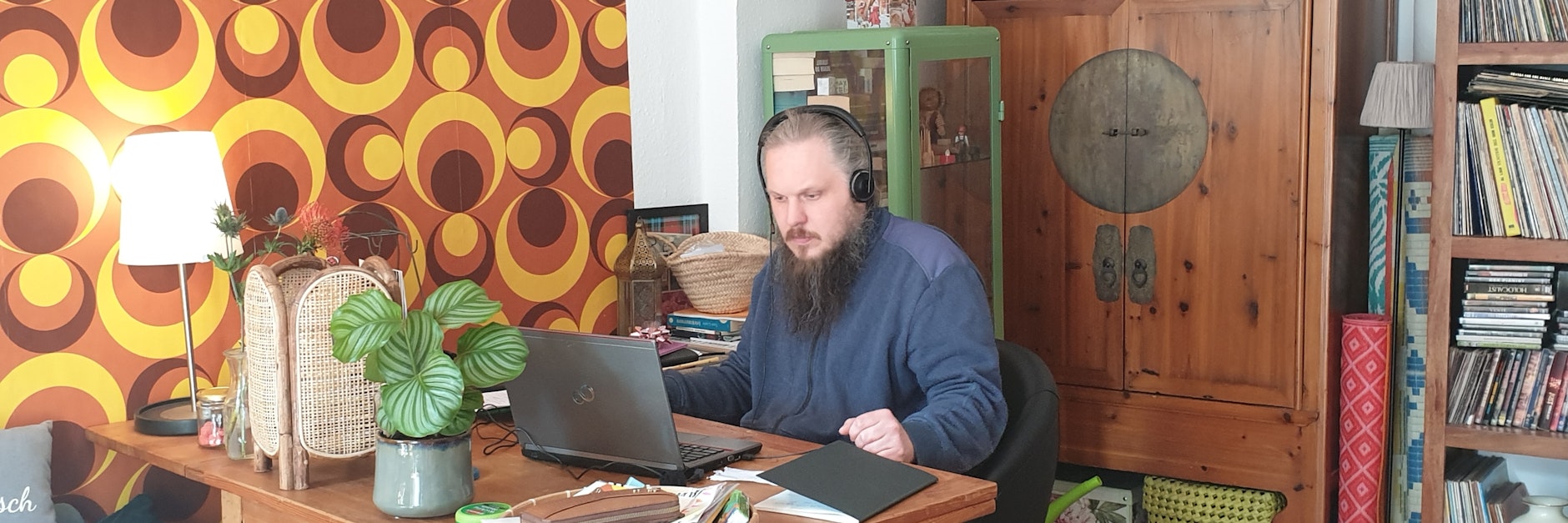 Lokalreporter Mike Wilms kümmert sich um Geschichten, die Berlin bewegen – seit ein paar Tagen allerdings nicht in der Redaktion, sondern im Homeoffice.