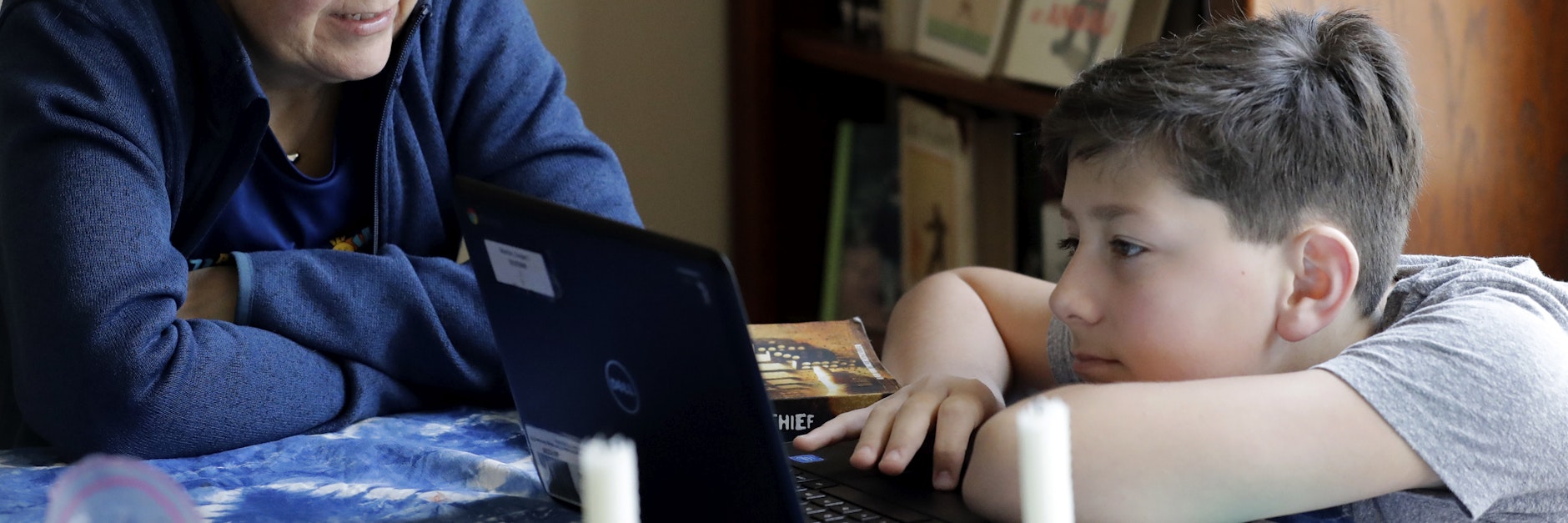 Schulen und Kitas dicht – etliche Eltern betreuen ihre Kinder daheim.