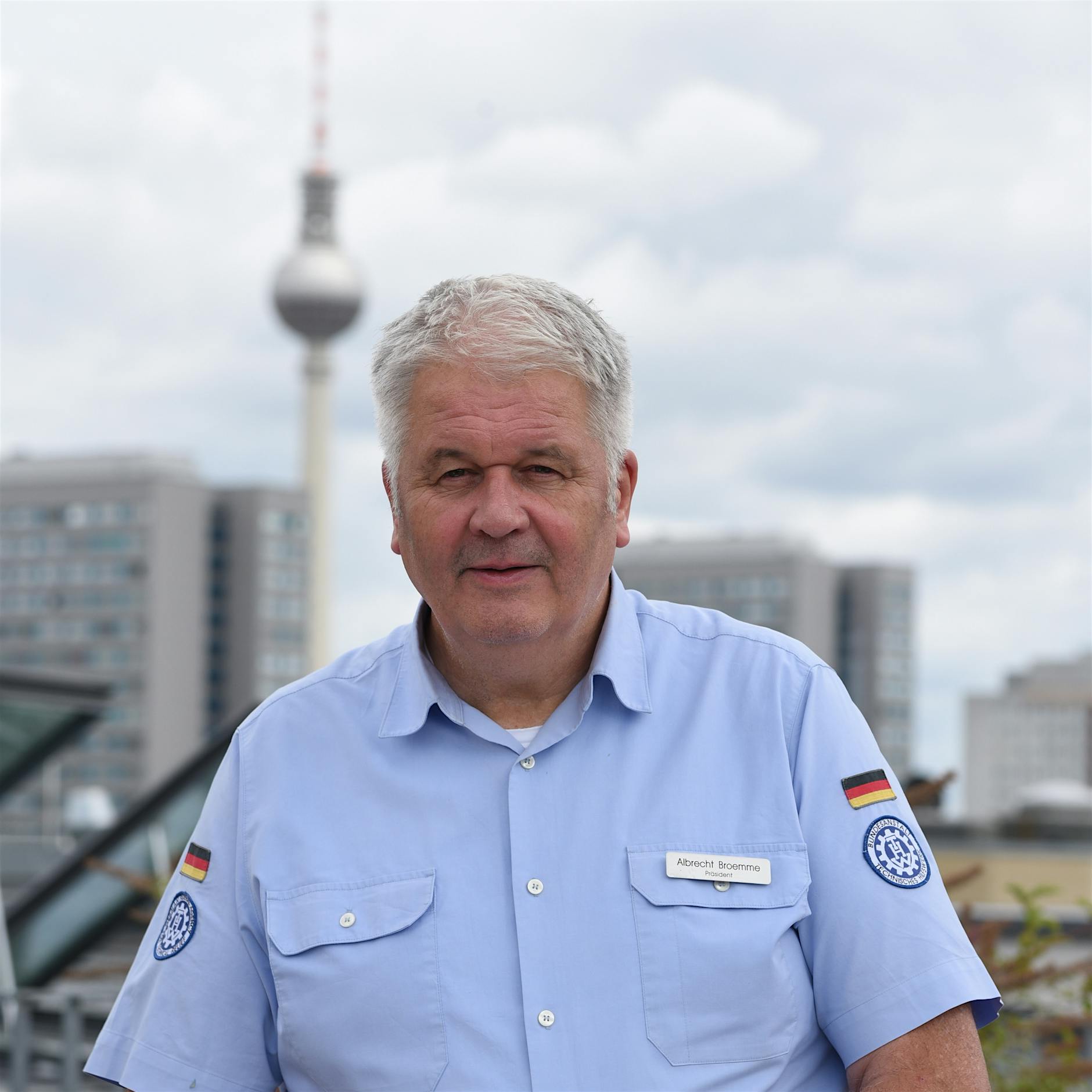 Albrecht Broemme baut in Berlin eine Klinik für 1000 Infizierte