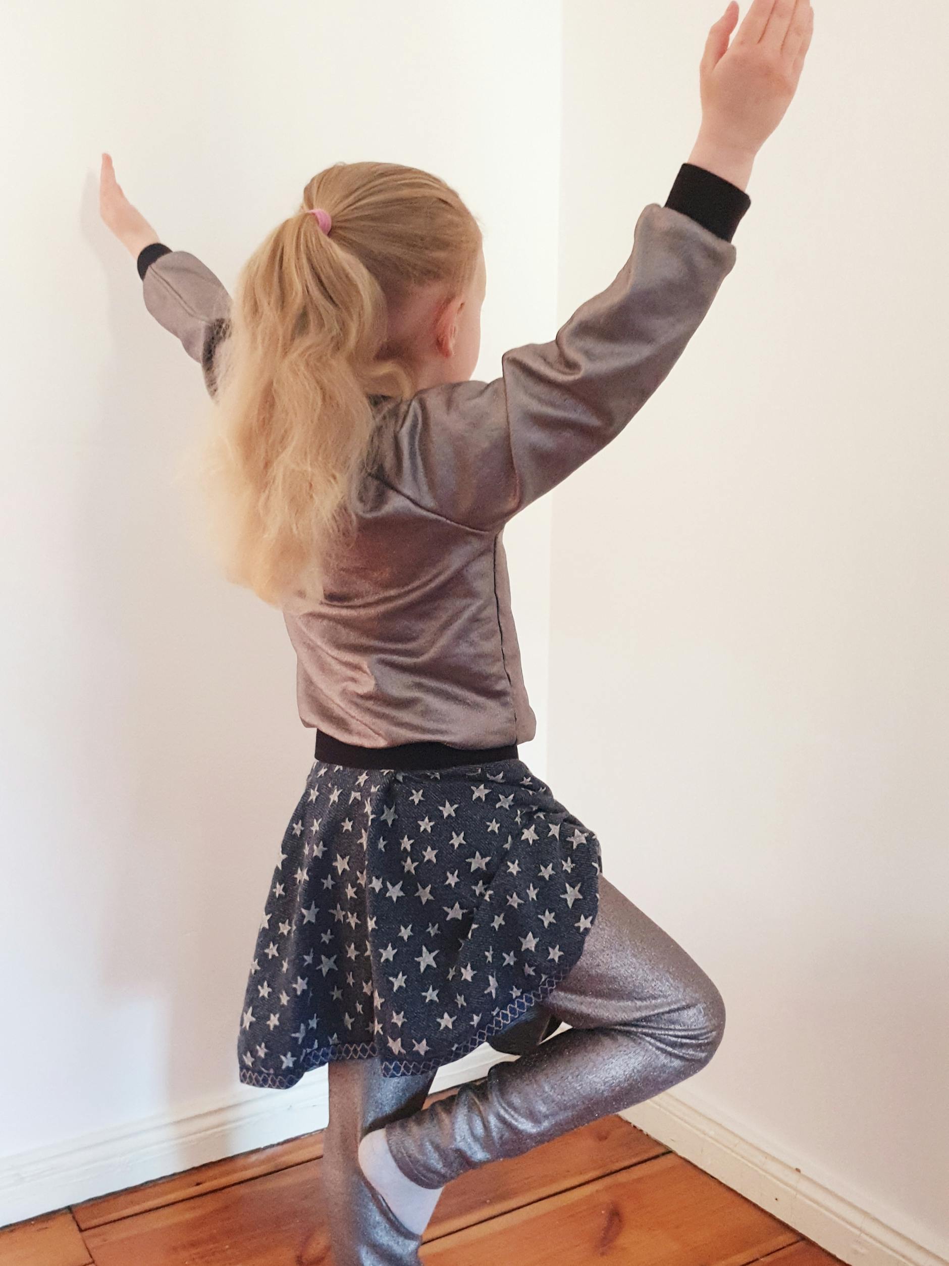 Zum Runterkommen: Kinderyoga kann man auch mit Youtube-Anleitungen erlernen.