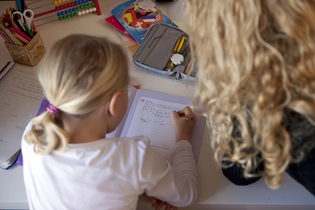 Schule zu Hause: Mit klarer Struktur und ohne Erwartungsdruck