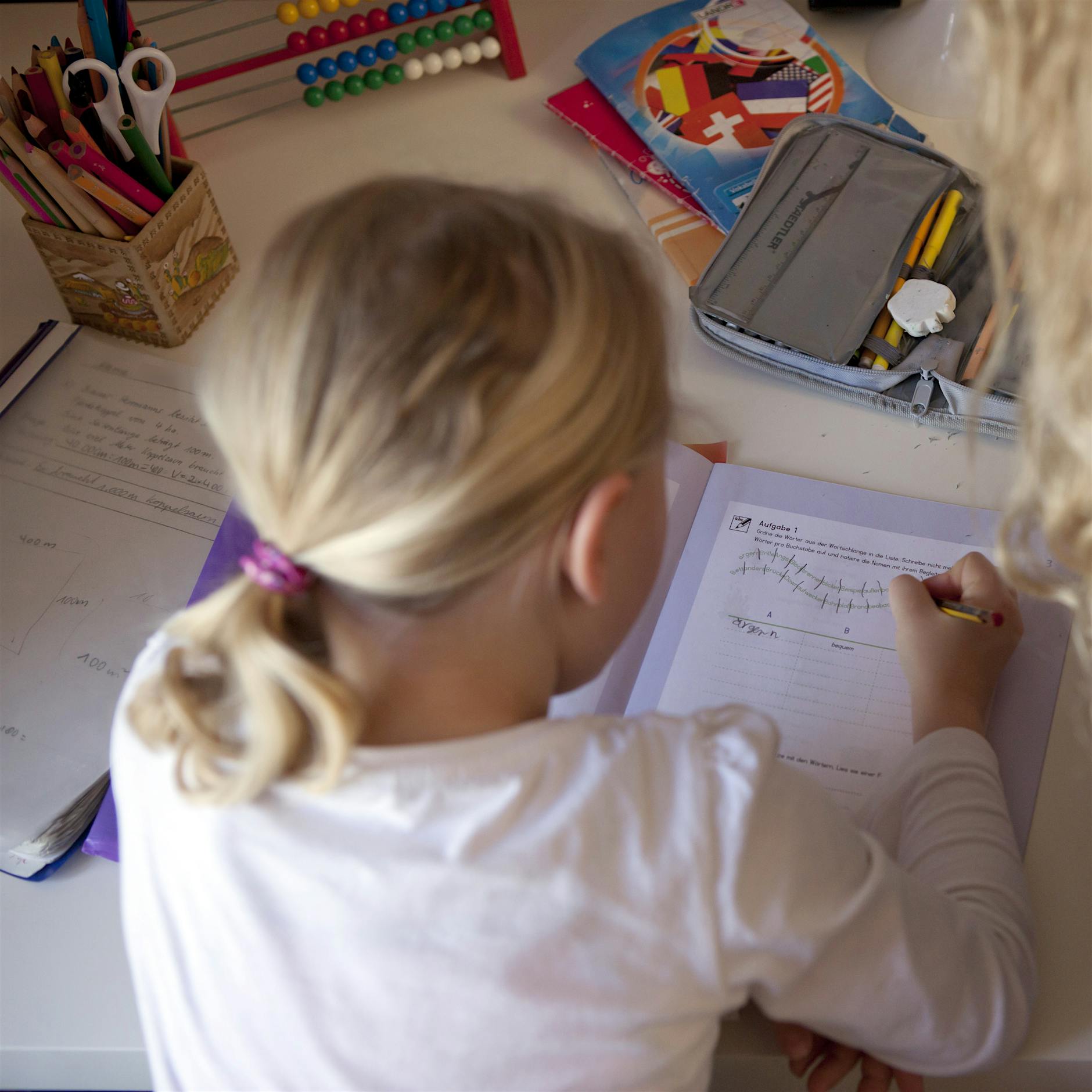 Schule zu Hause: Mit klarer Struktur und ohne Erwartungsdruck