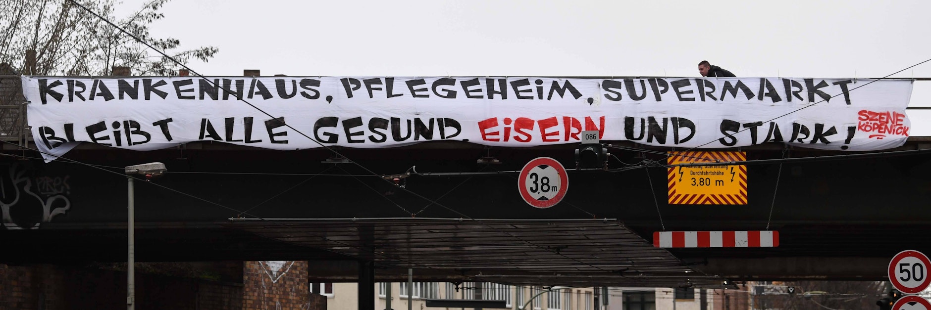 Ultras des 1. FC Union danken allen, die in der Coronakrise die Fahnen hoch halten.