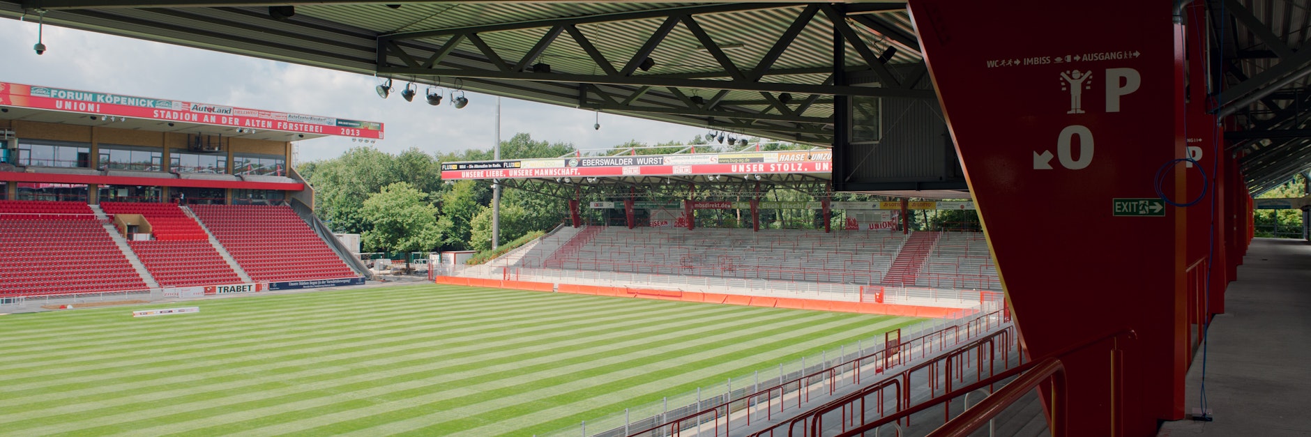 Wenn's dumm läuft, werden die Bundesligastadien noch längere Zeit leer bleiben.&nbsp;
