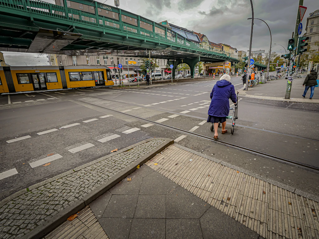 Senioren und Fußgänger leben auf Berlins Straßen gefährlich