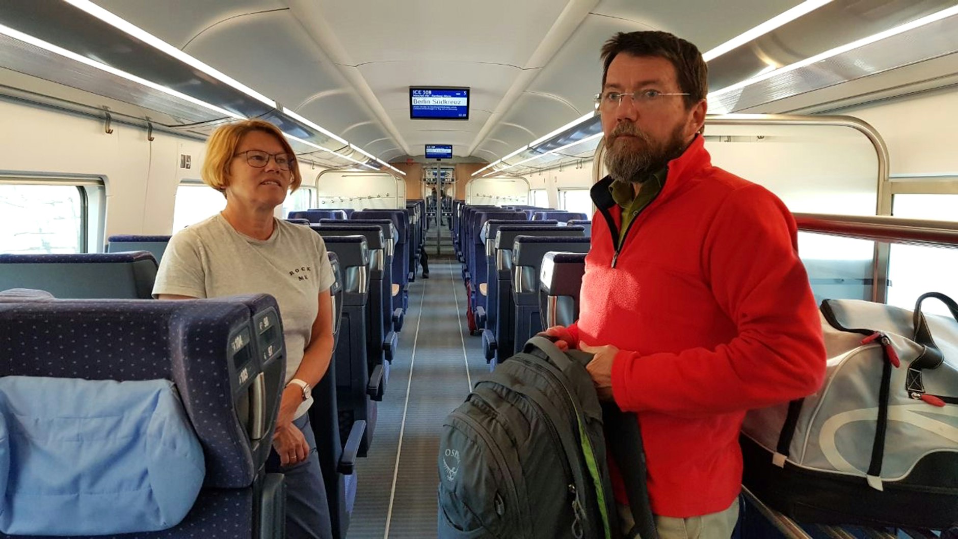 Ute und Manfred Schmidt im ICE von München nach Berlin - ein echter Geisterzug.