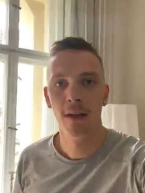 Marius Wolf grüßt per Skype aus der Heim-Quarantäne.